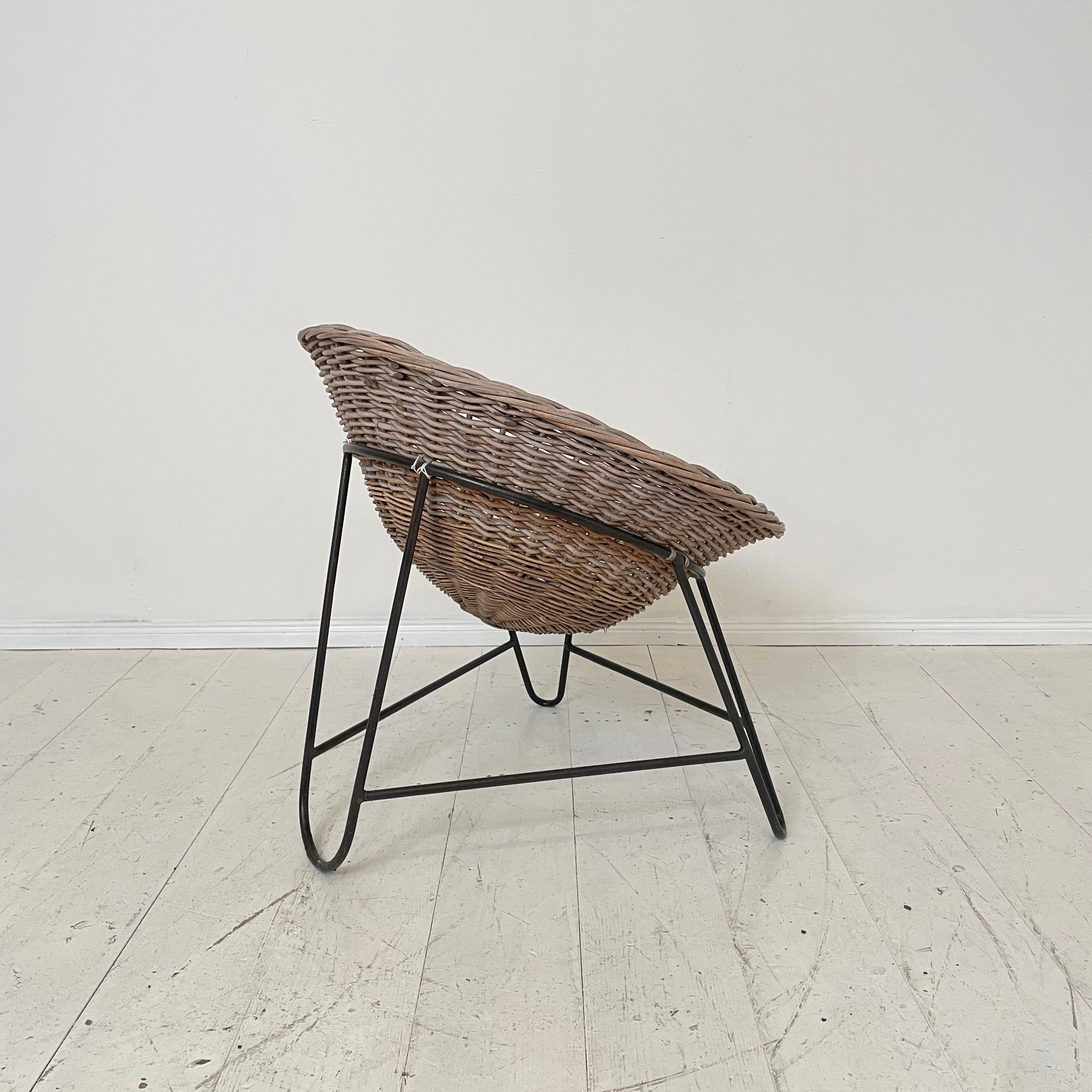 Mid Century Italian Tripod Lounge Basket Chair Style of Roberto Mango, 1950s 1