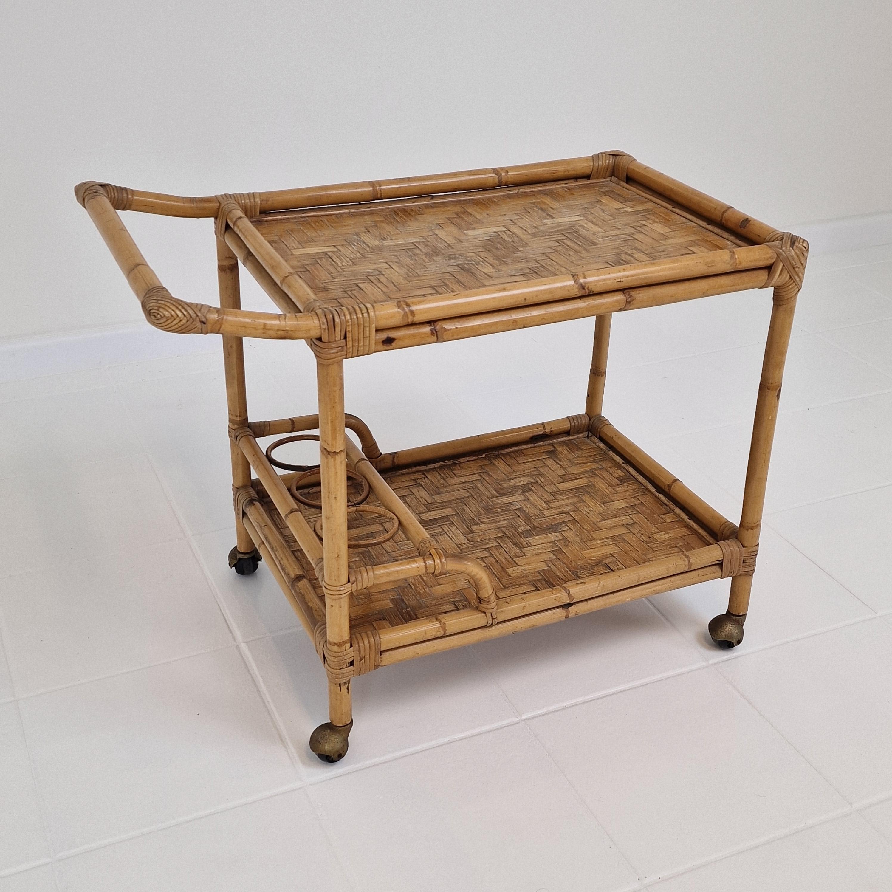 Italiano Carrello italiano di metà secolo in bambù e rattan, anni '70 in vendita