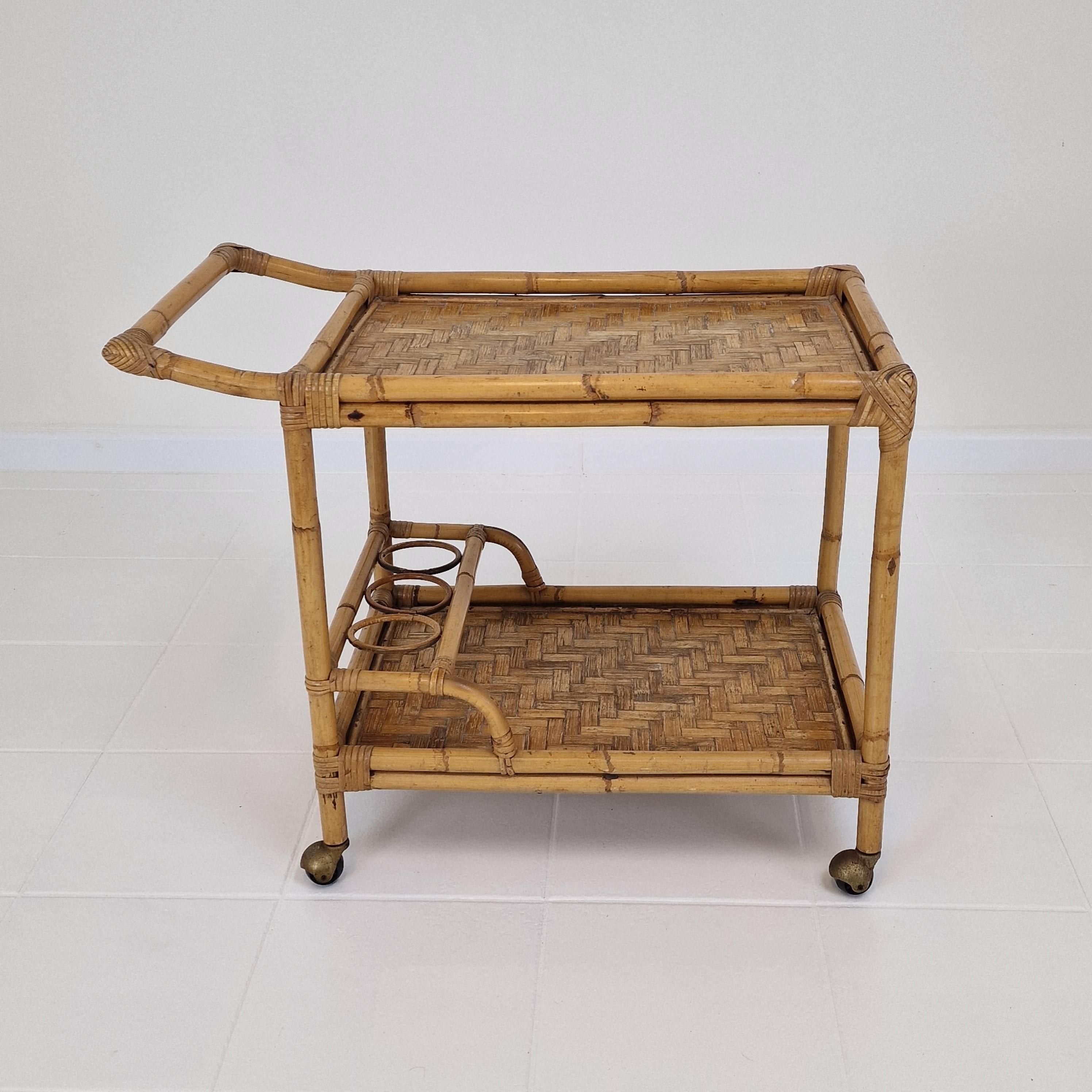 Carrello italiano di metà secolo in bambù e rattan, anni '70 In condizioni buone in vendita a Oud Beijerland, NL