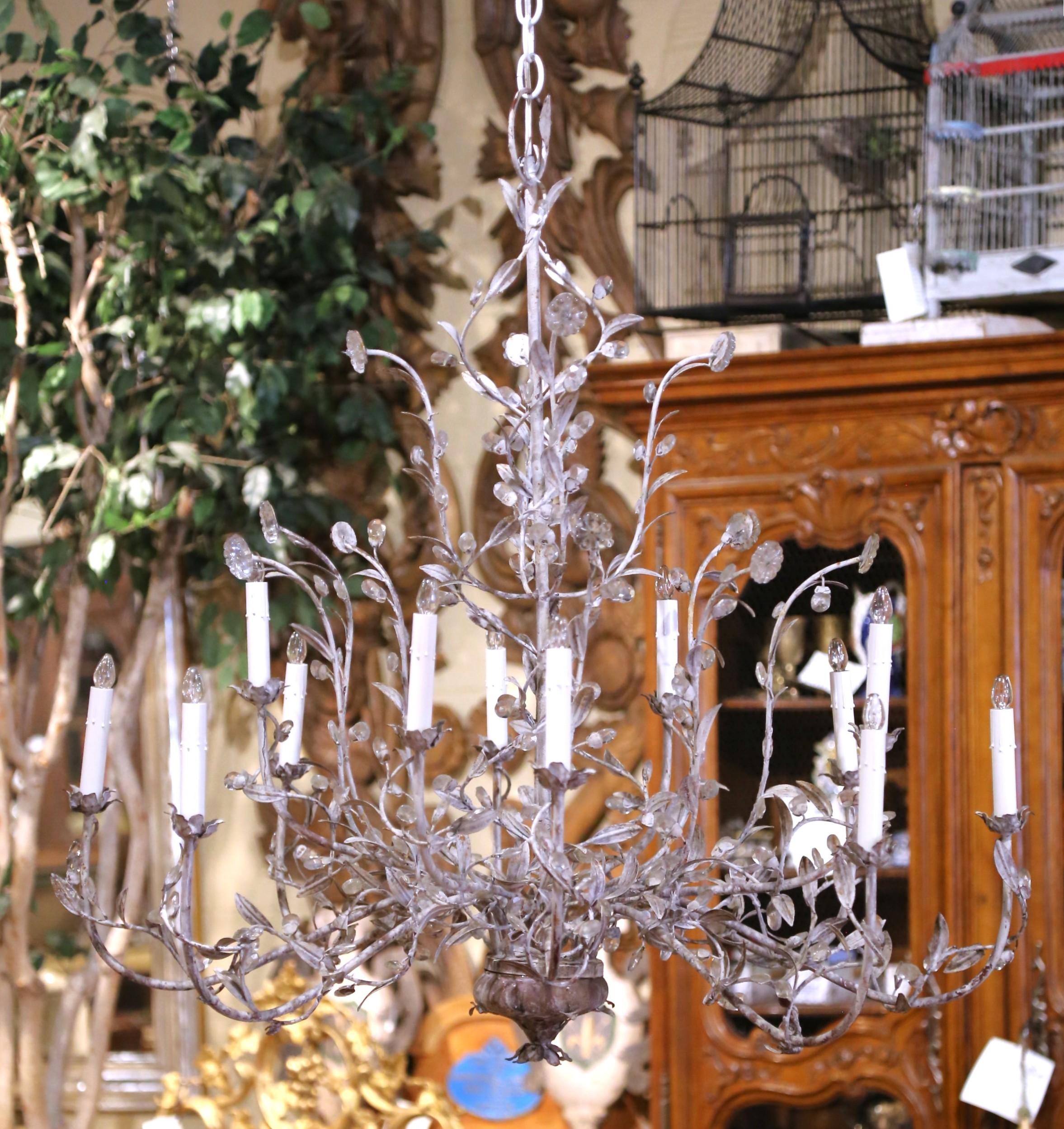 Lampadario italiano a dodici luci con fiori di cristallo del Medioevo In condizioni ottime in vendita a Dallas, TX