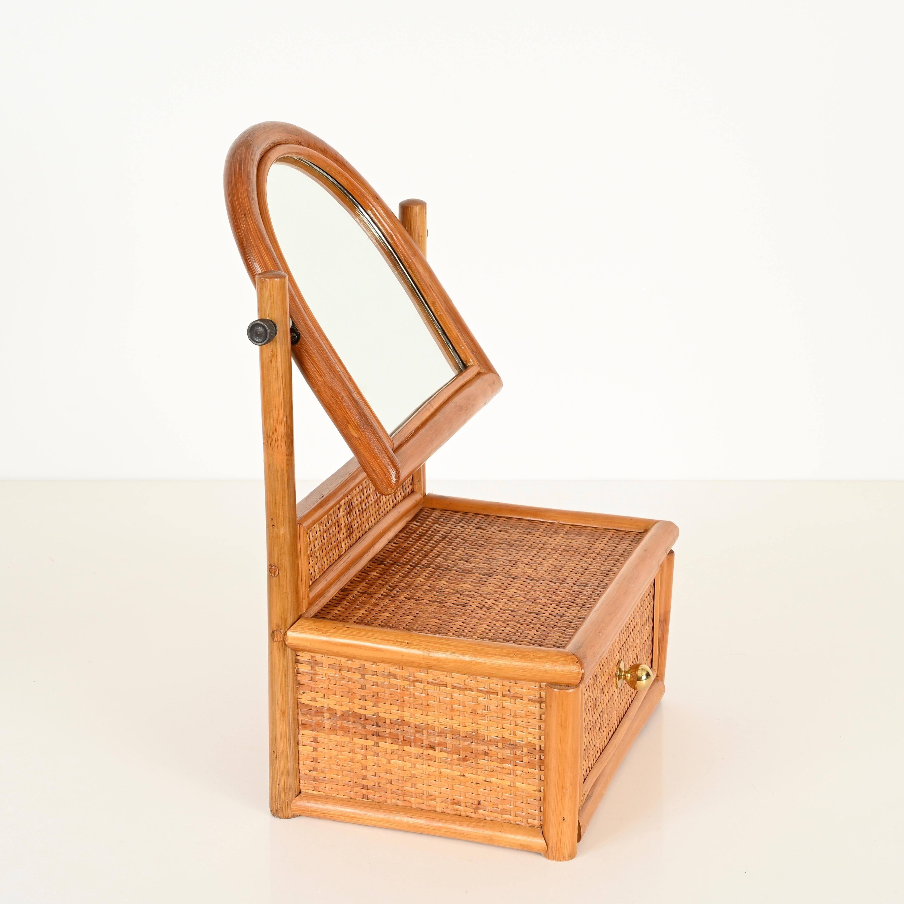 Miroir de table de toilette italien du milieu du siècle en bambou, rotin et laiton, années 1970 Bon état - En vente à Roma, IT