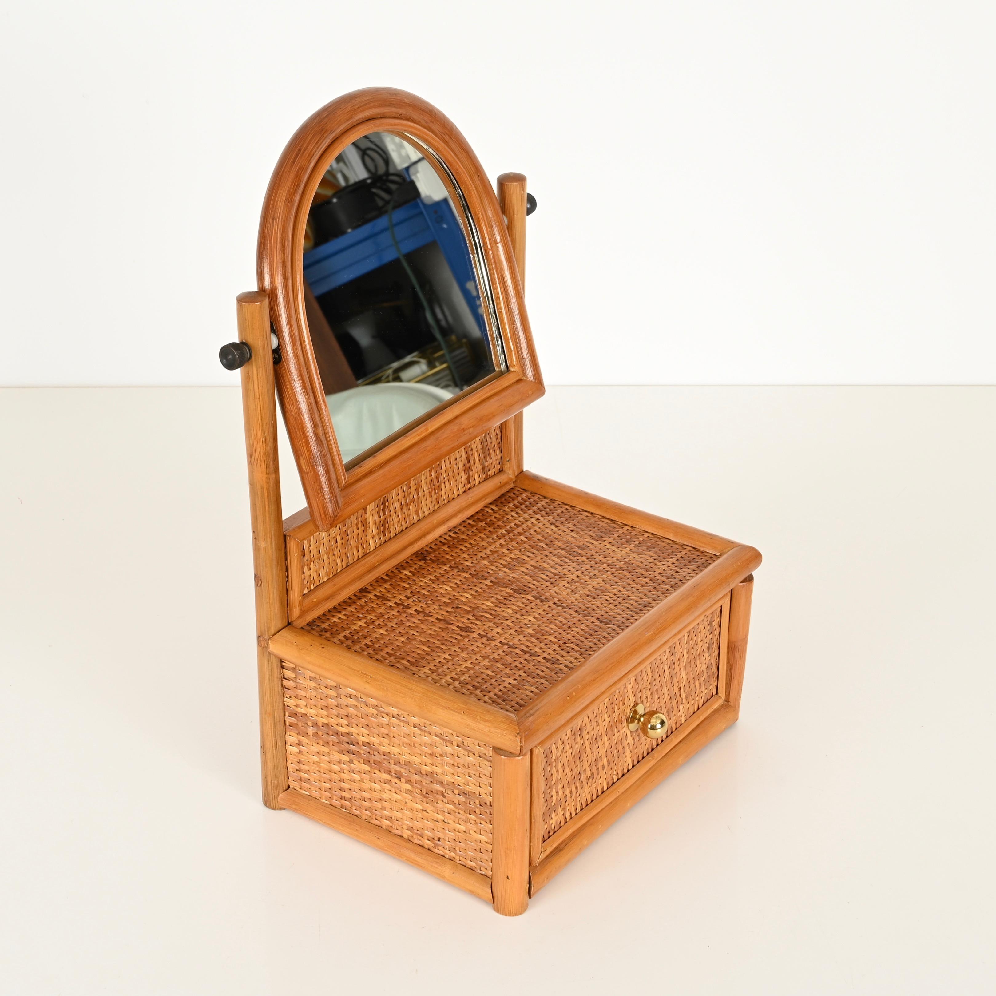 Miroir de table de toilette italien du milieu du siècle en bambou, rotin et laiton, années 1970 en vente 2