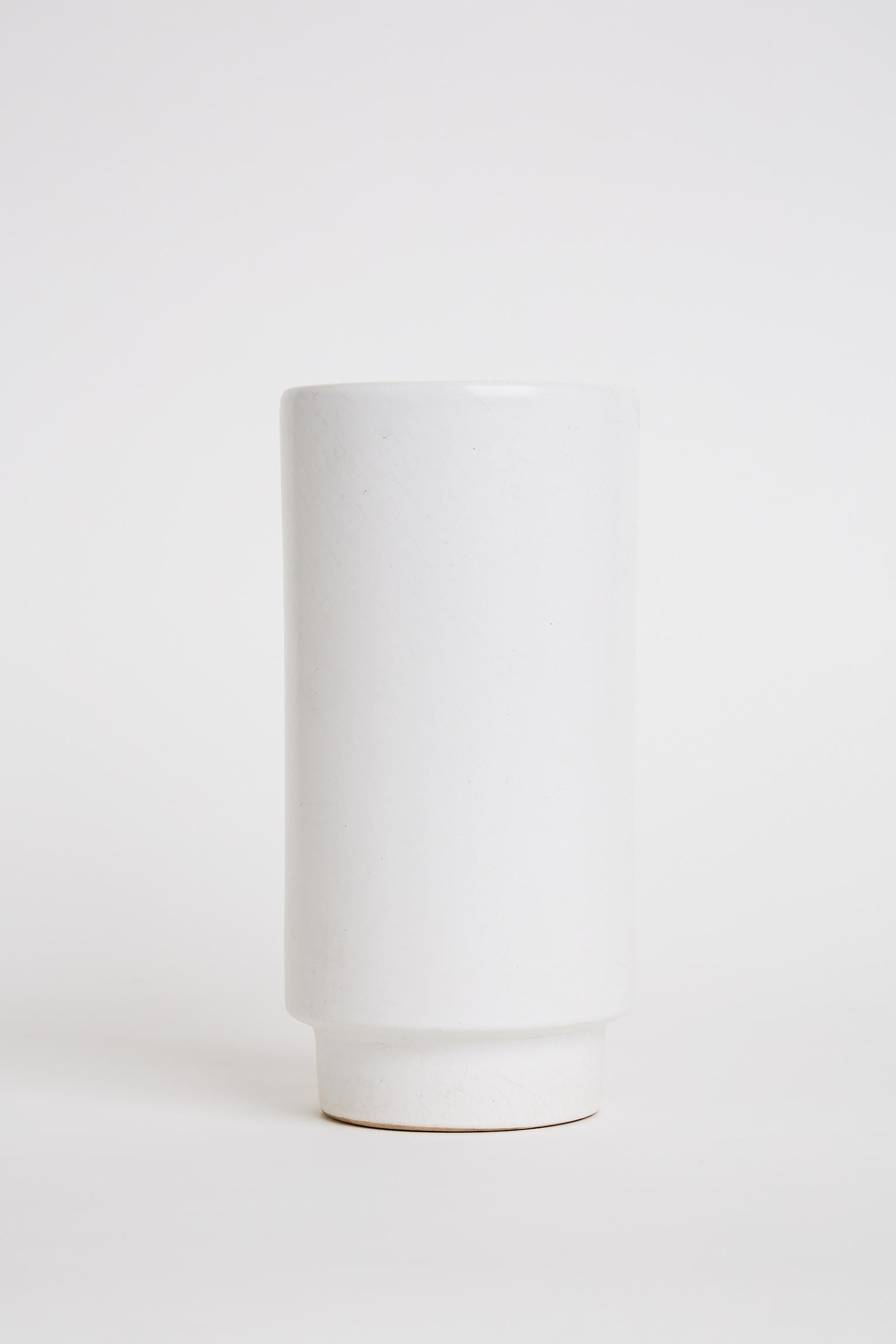 A large white ceramic vase.
Italy, third quarter of the 20th century.