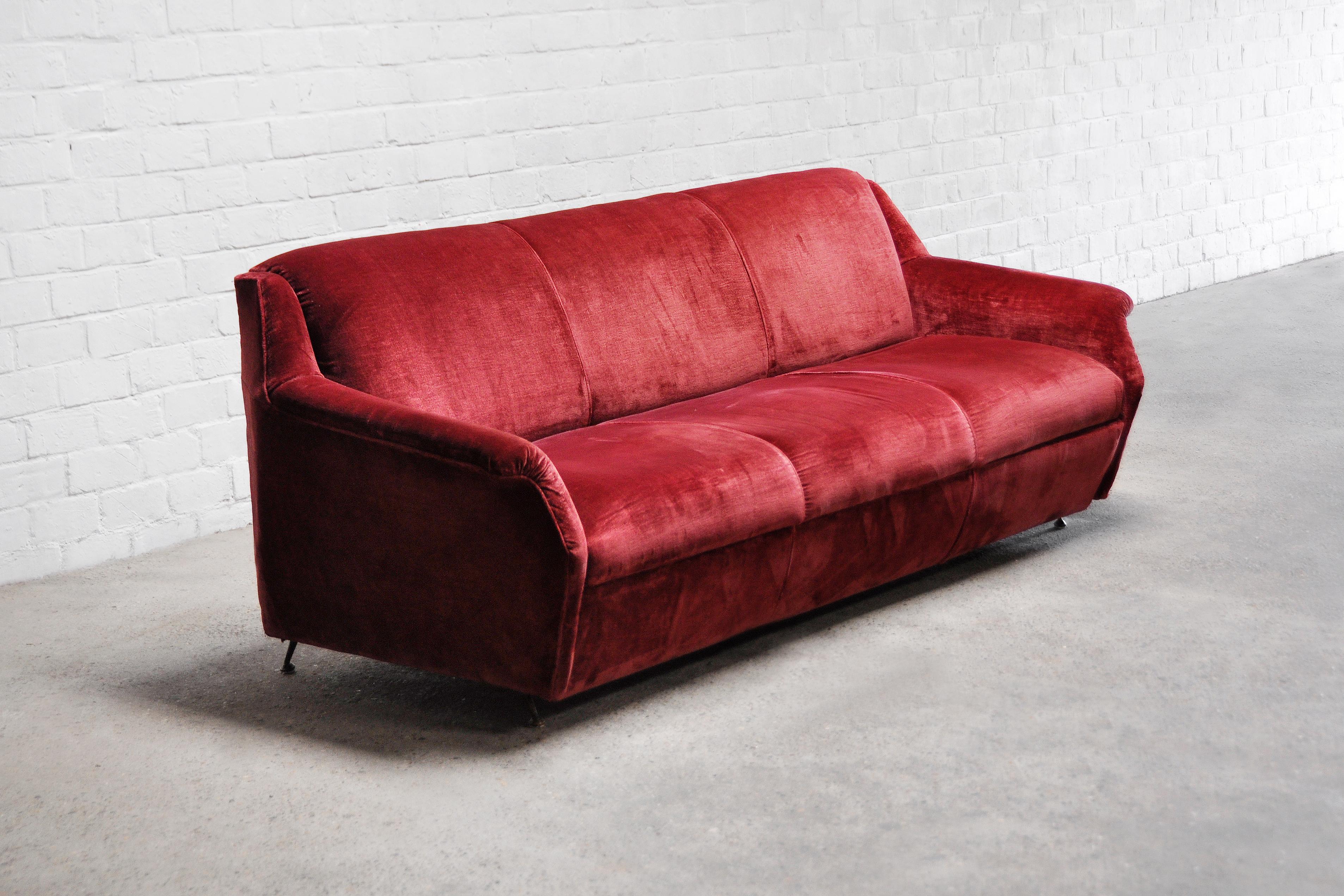 Mid-Century Italian Velvet 3-seater Sofa, 1950's In Good Condition For Sale In Zwijndrecht, Antwerp