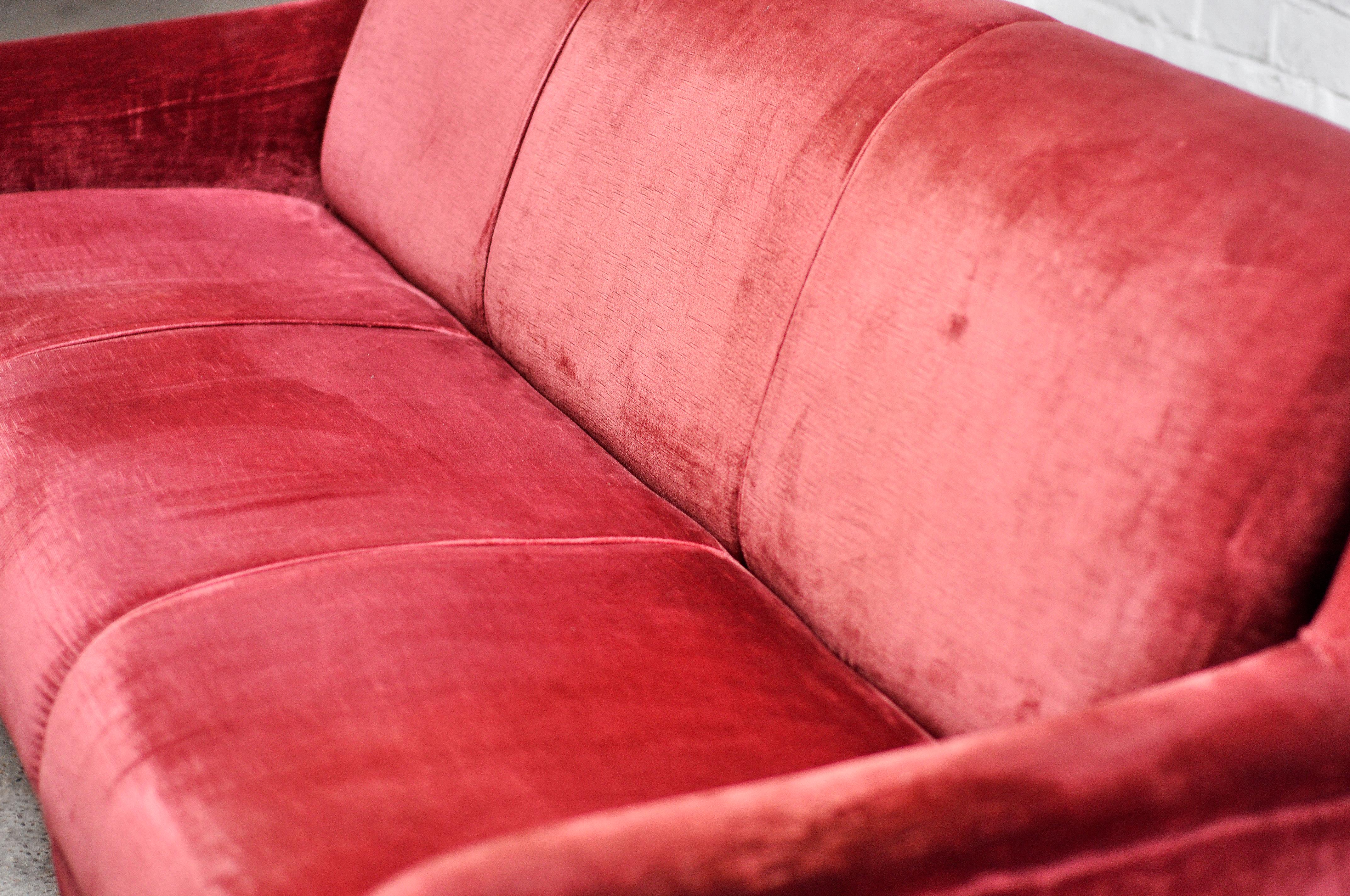 Italienisches 3-Sitzer-Sofa aus der Mitte des Jahrhunderts aus Samt, 1950er Jahre im Angebot 2