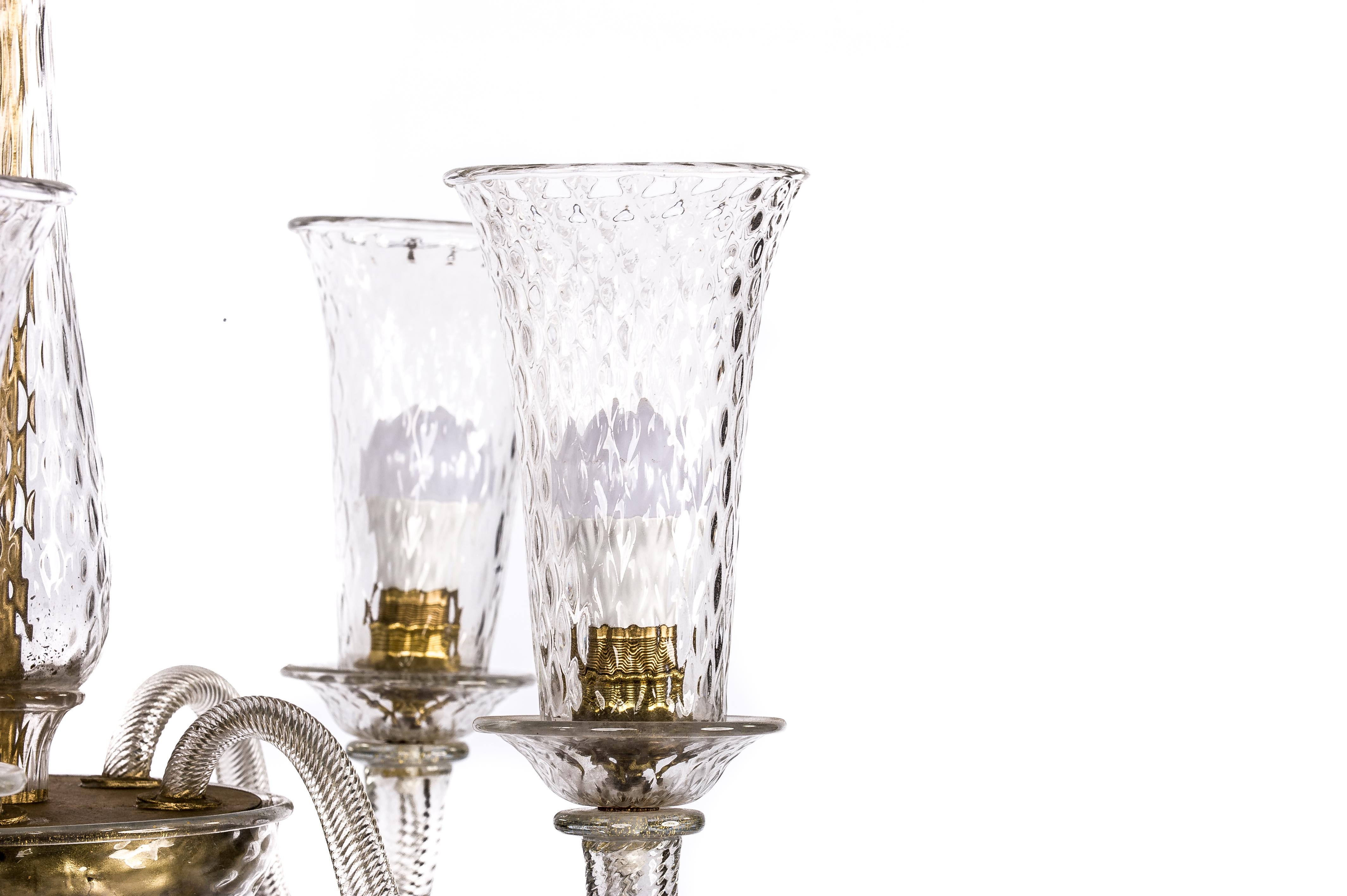 Italienischer venezianischer Kronleuchter aus der Mitte des Jahrhunderts aus geblasenem Muranoglas mit Goldflaschen (Messing) im Angebot
