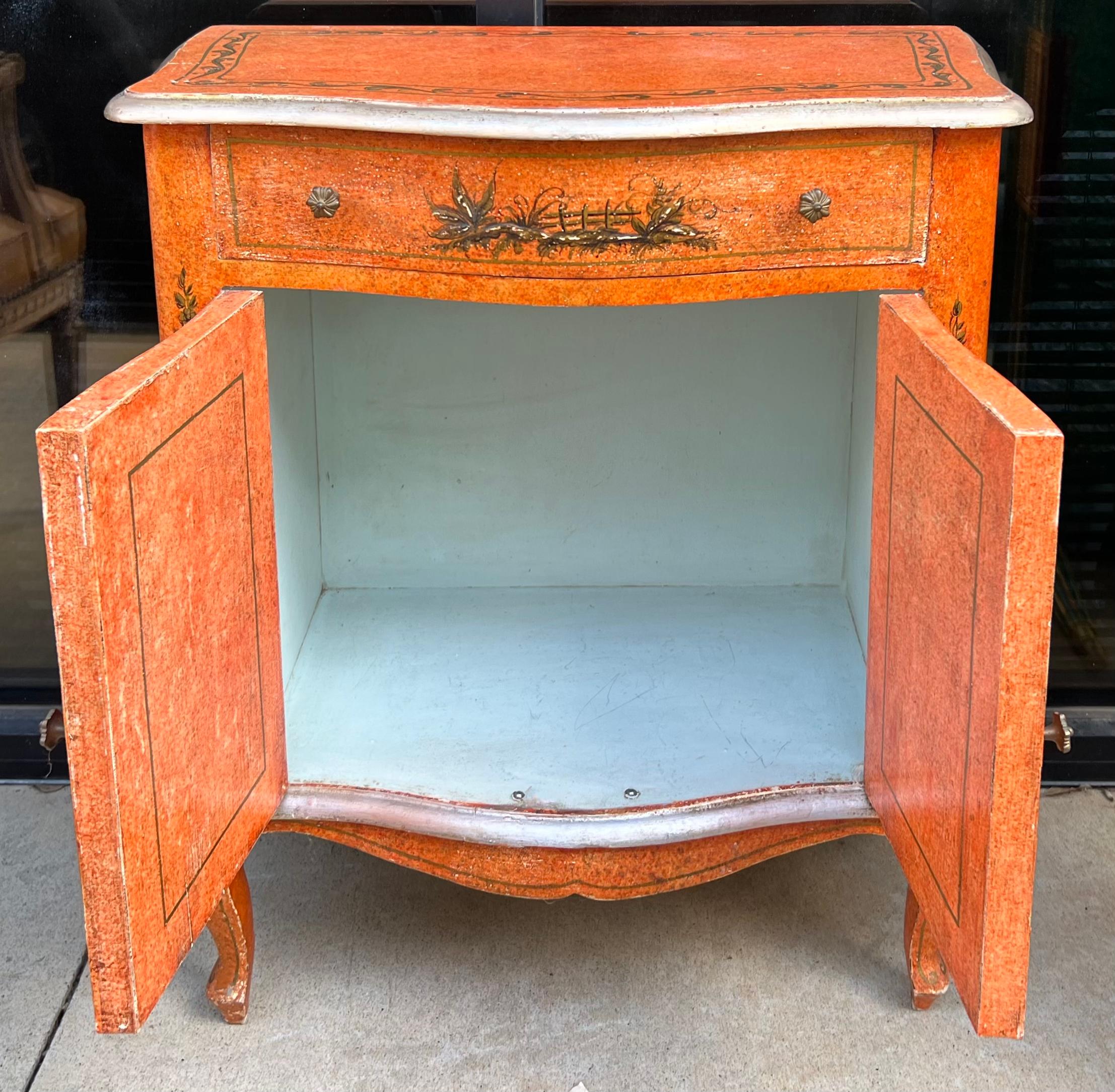 Mid-Century Italian Venetian Chinoiserie Gilt and Orange Cabinet For Sale 1