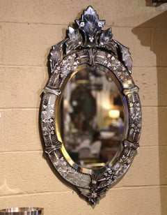 Italienischer venezianischer Ovalspiegel mit gemalter Blumengravur aus der Jahrhundertmitte