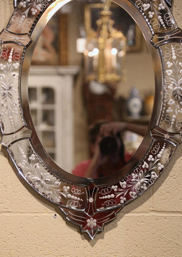 Grand miroir ancien biseauté et gravé
