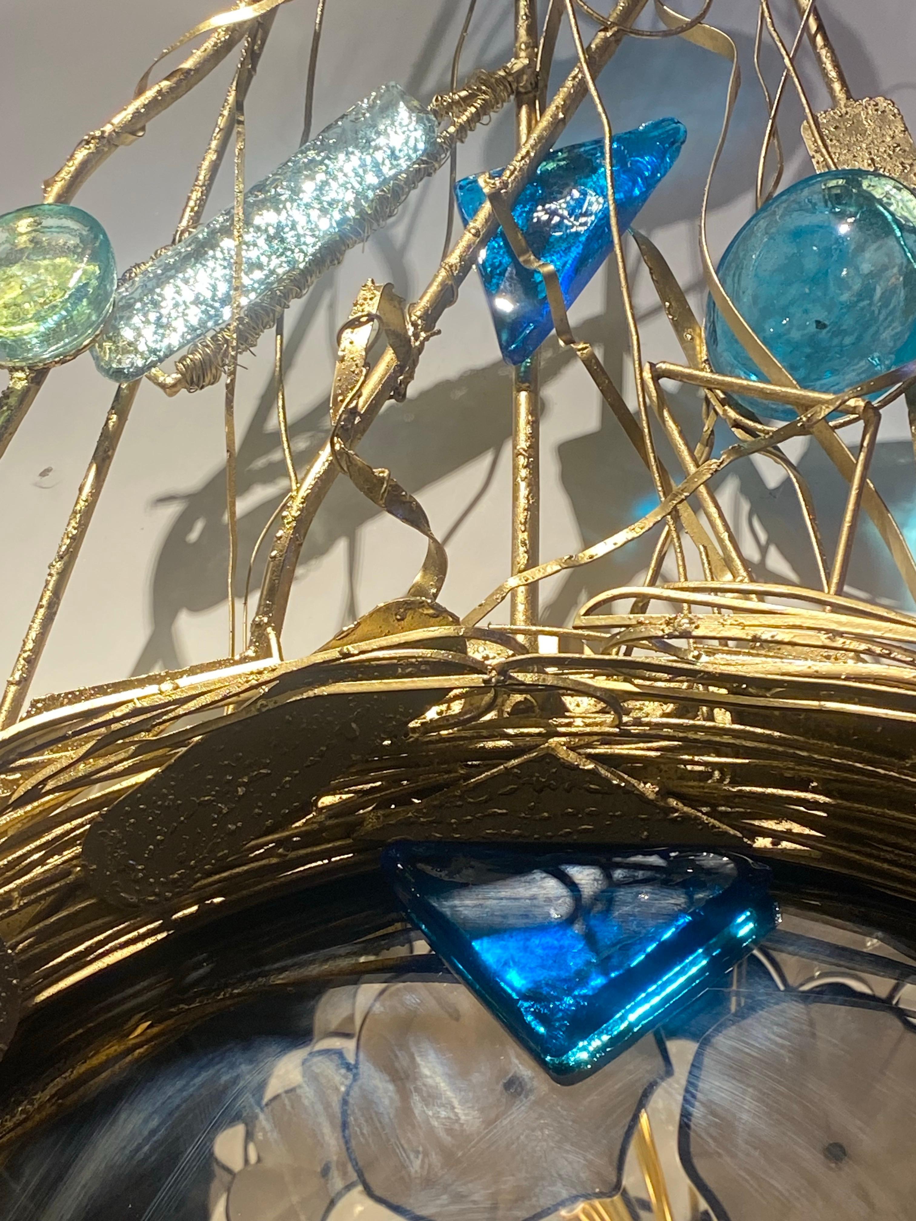 Espejo de pared italiano de mediados de siglo de metal y cristal hechos a mano en venta 2