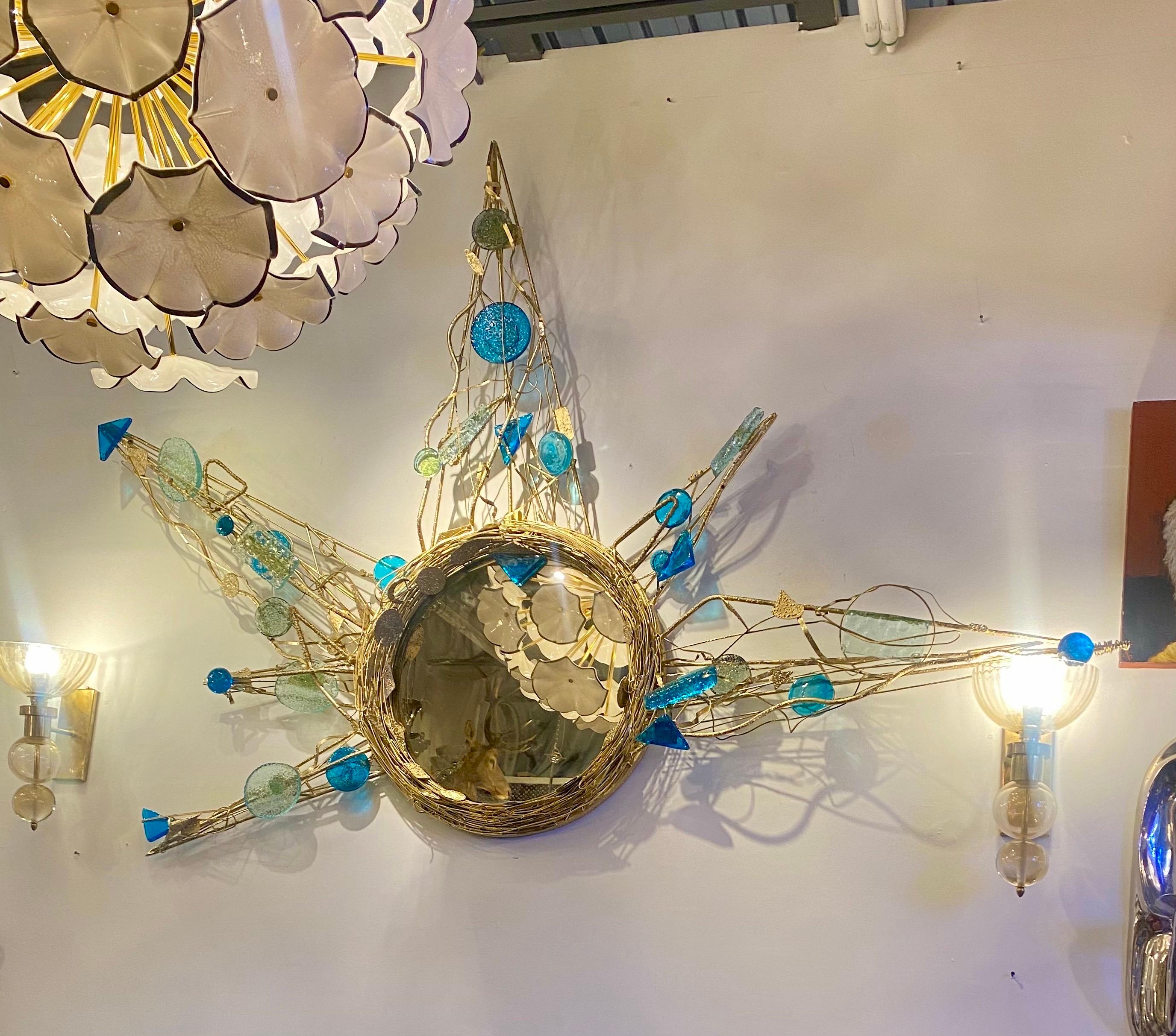 Espejo de pared italiano de mediados de siglo de metal y cristal hechos a mano en venta