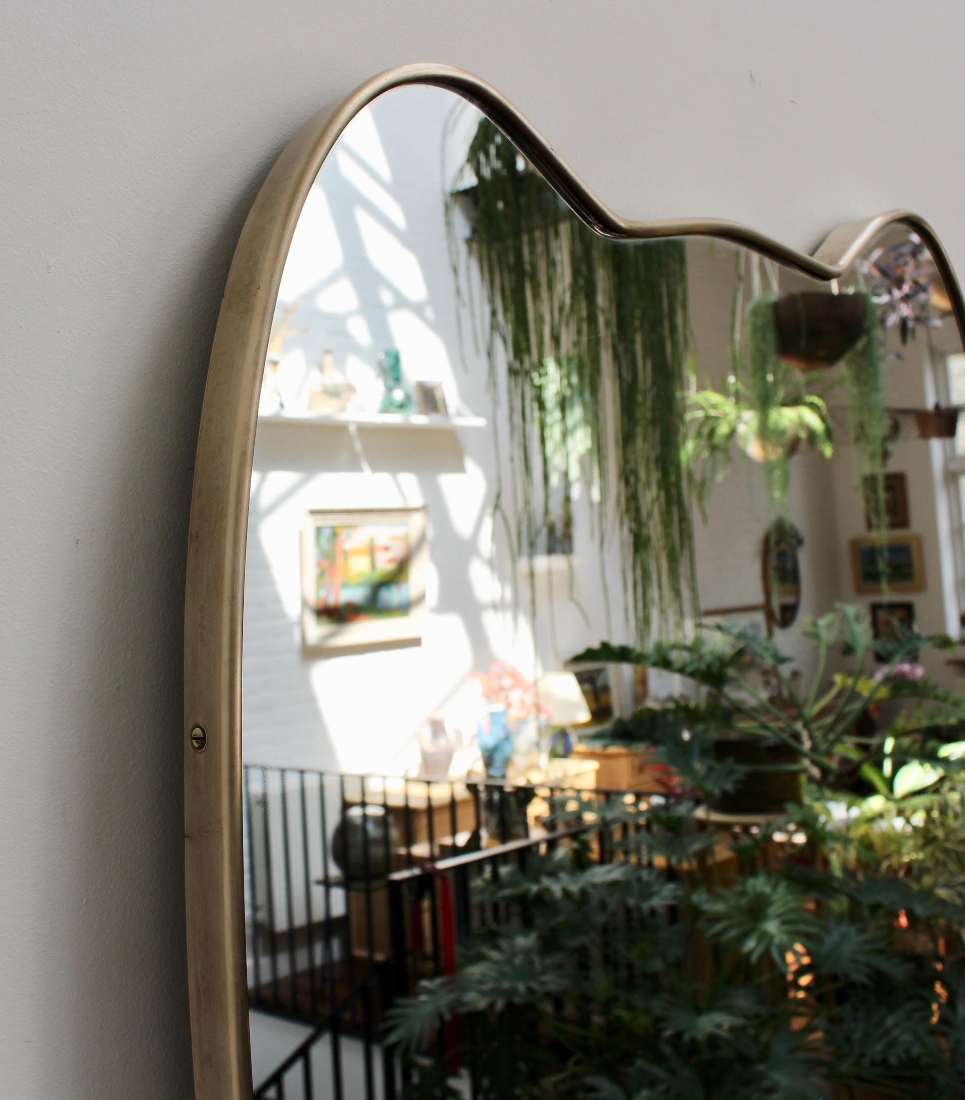 Midcentury Italian Wall Mirror with Brass Frame, 'circa 1950s' In Good Condition For Sale In London, GB