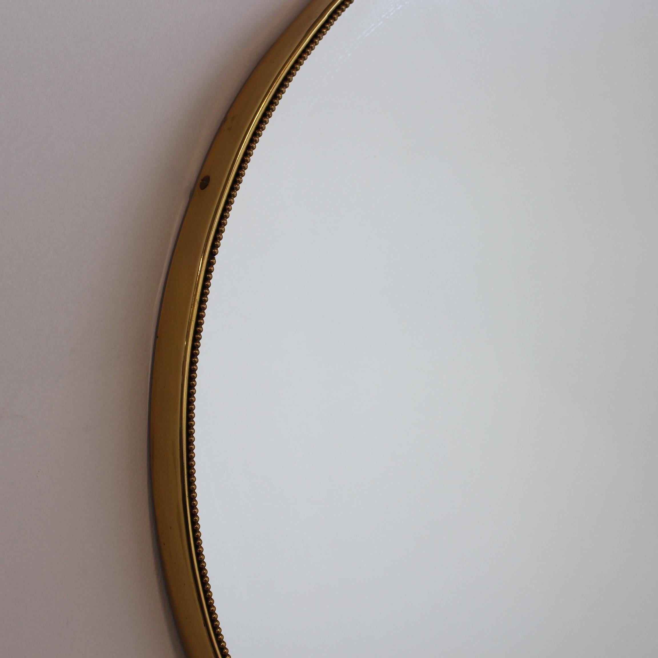 Miroir mural italien du mi-siècle moderne avec cadre en laiton (vers les années 1950) Bon état - En vente à London, GB