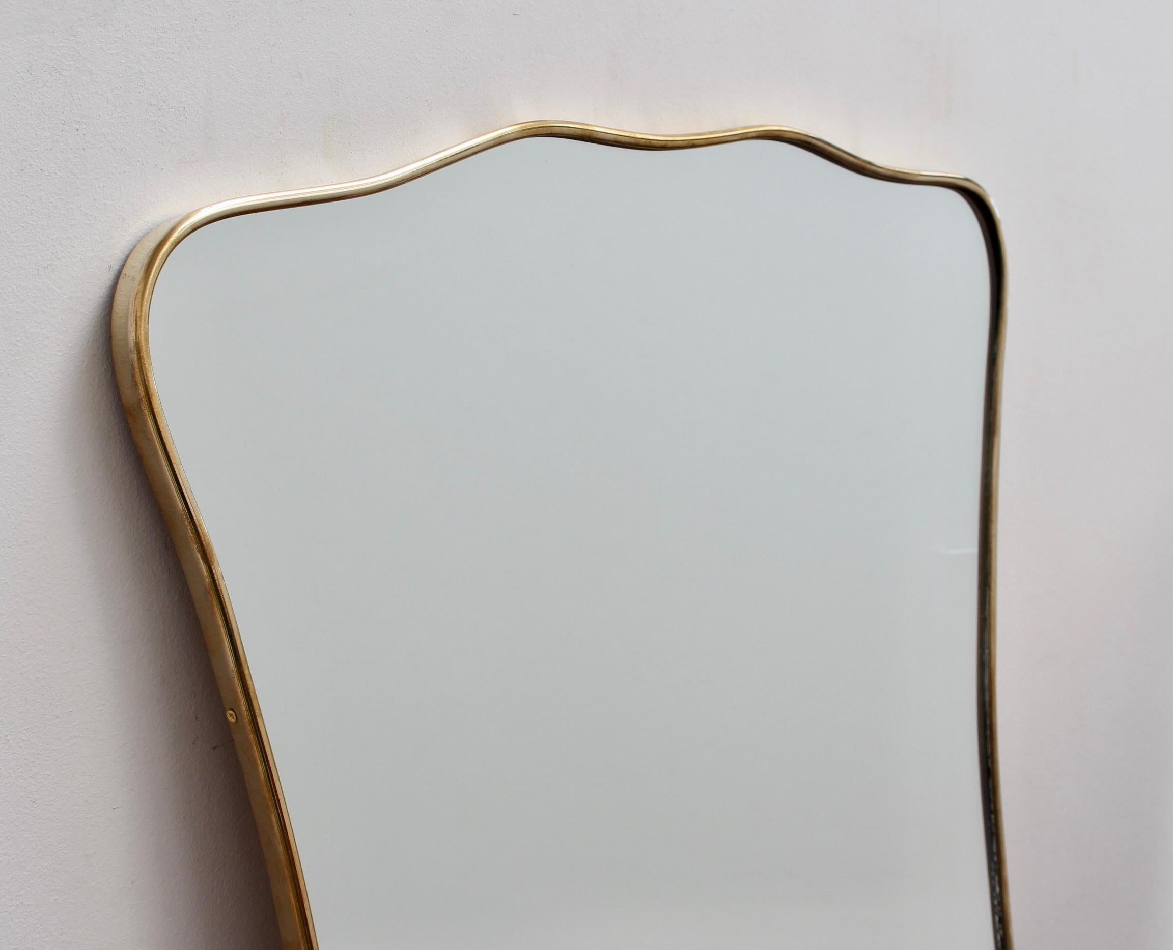 Mid-Century Italian Wall Mirror with Brass Frame (circa 1950s) For Sale 1