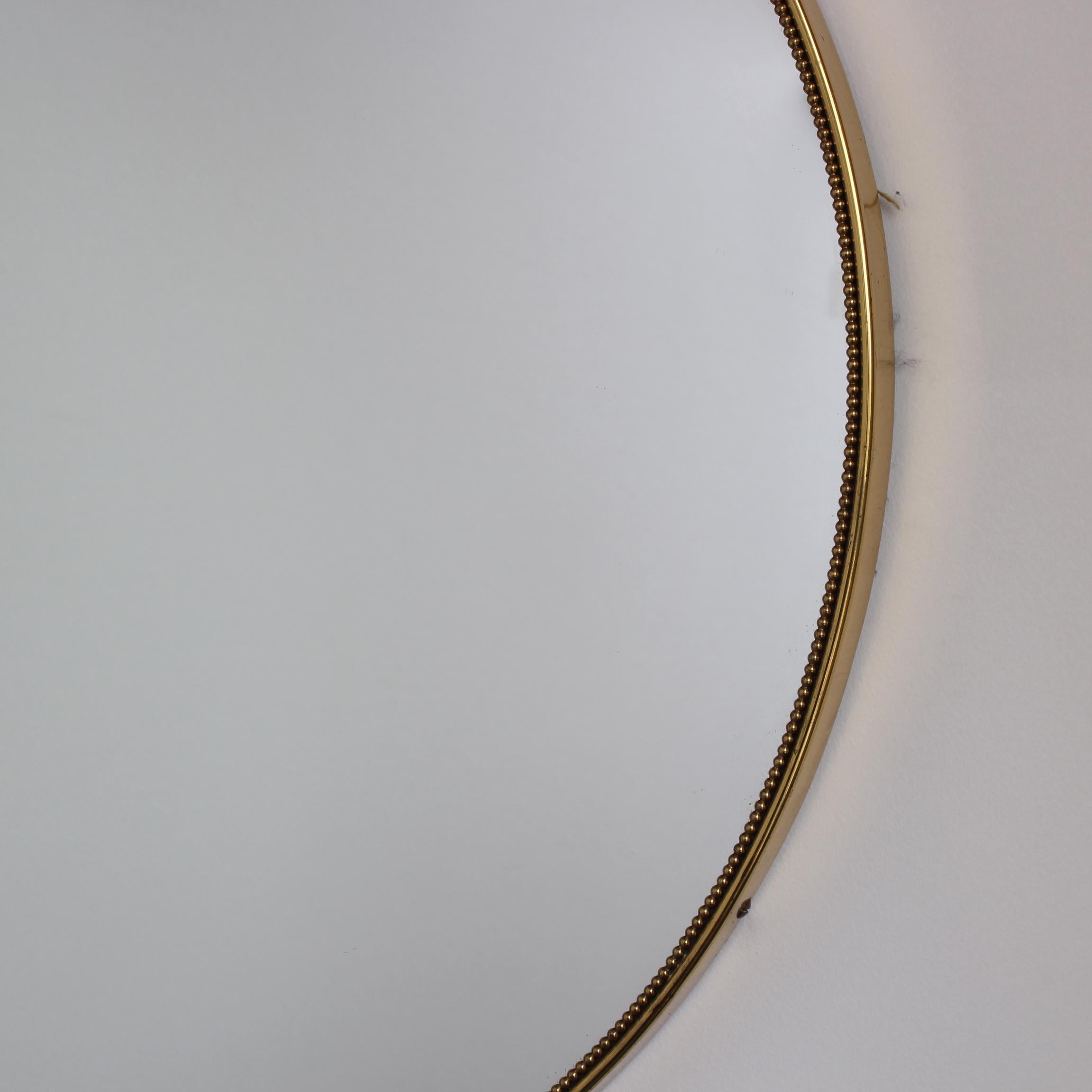 Miroir mural italien du mi-siècle moderne avec cadre en laiton (vers les années 1950) en vente 2