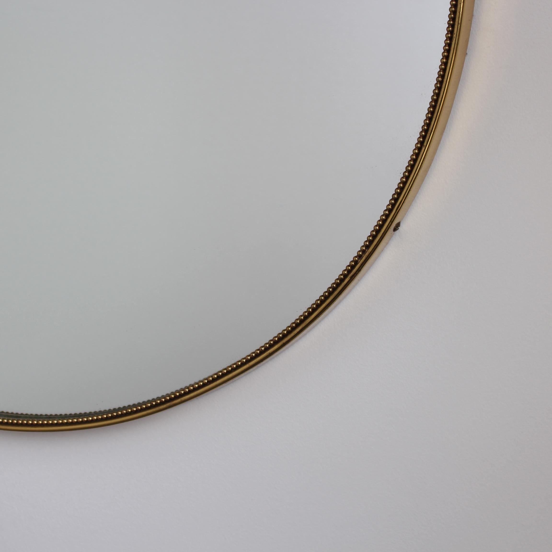 Miroir mural italien du mi-siècle moderne avec cadre en laiton (vers les années 1950) en vente 3