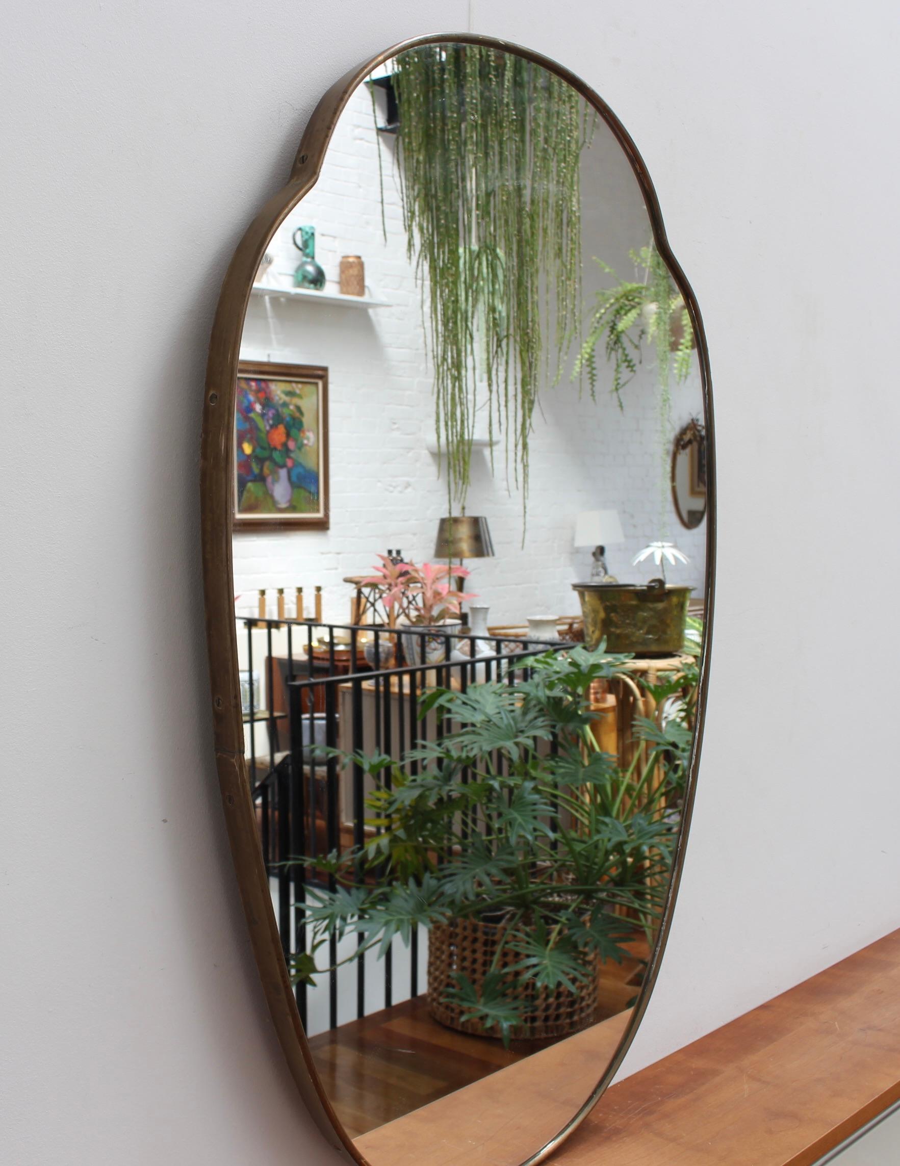 Mid-Century Italian Wall Mirror with Brass Frame (circa 1960s) In Good Condition For Sale In London, GB