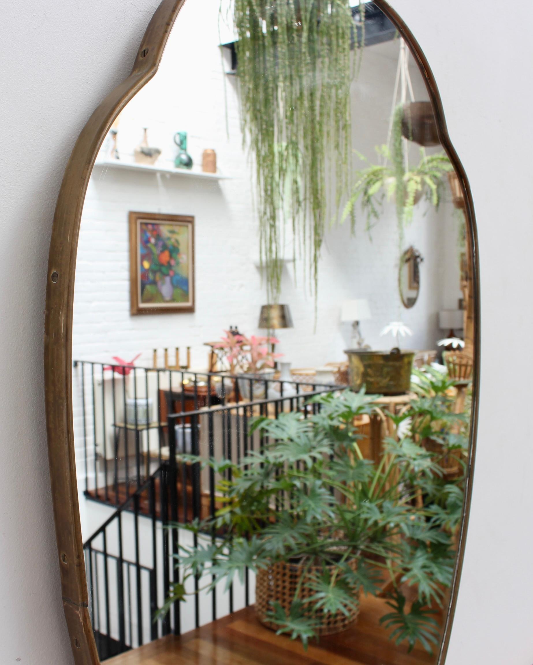 Mid-Century Italian Wall Mirror with Brass Frame (circa 1960s) For Sale 1