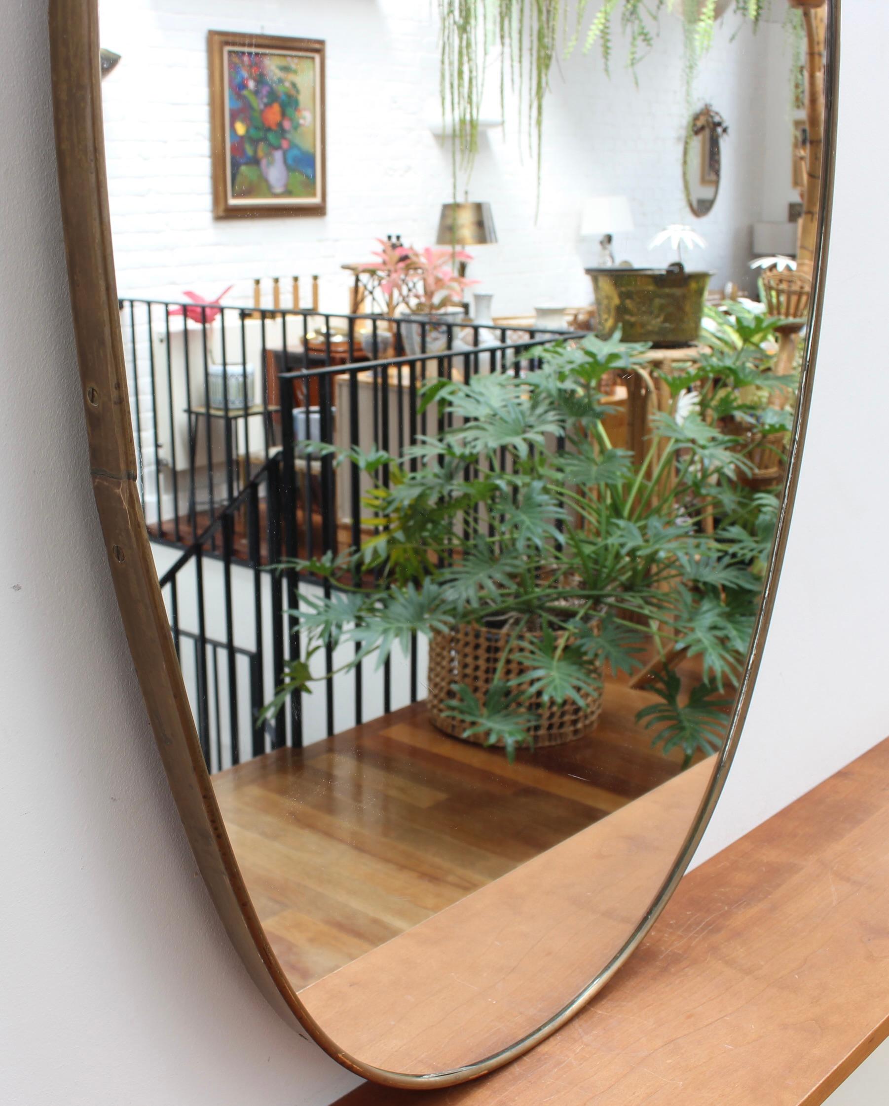 Mid-Century Italian Wall Mirror with Brass Frame (circa 1960s) For Sale 2