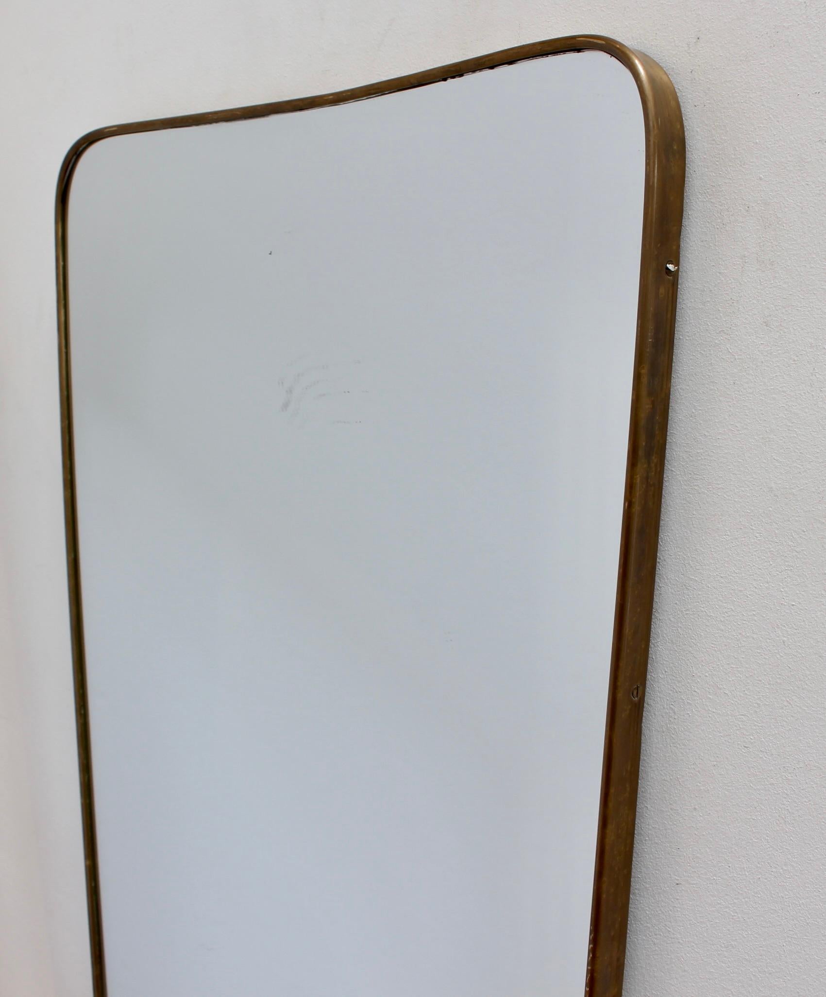 Mid-Century Italian Wall Mirror with Brass Frame (circa 1960s) For Sale 3