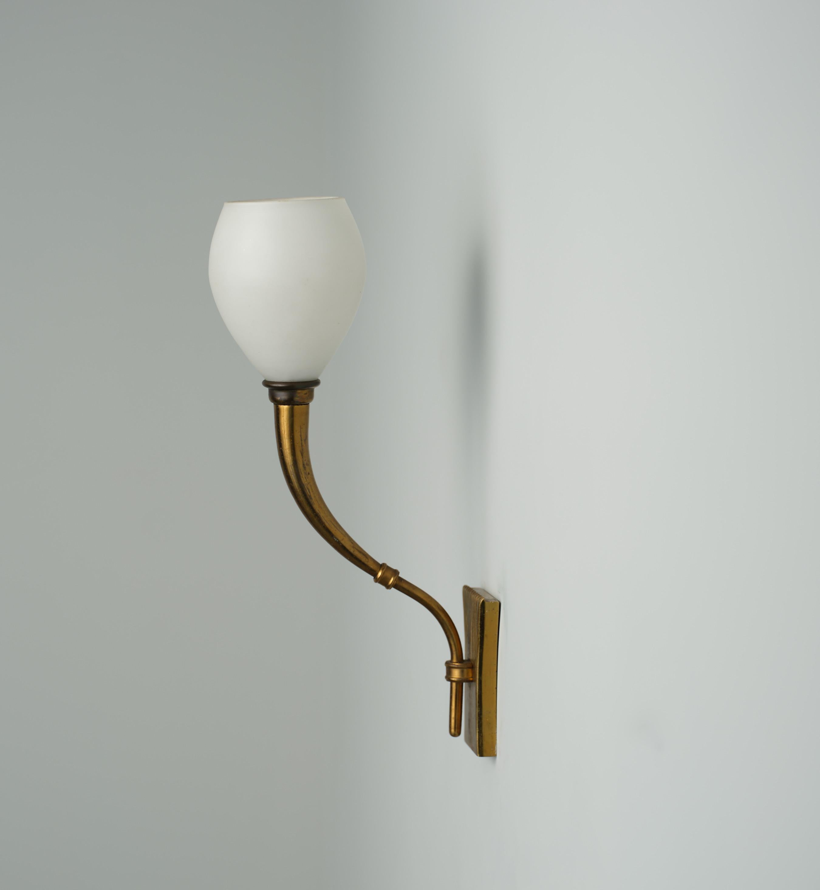 Italienischer Wandleuchter aus der Mitte des Jahrhunderts, Fontana Arte zugeschrieben, 1950er Jahre im Zustand „Gut“ im Angebot in Rome, IT