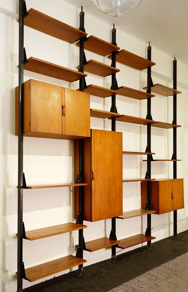 Mid Century italian wall unit in teak, 1960's In Good Condition For Sale In Brussels , BE