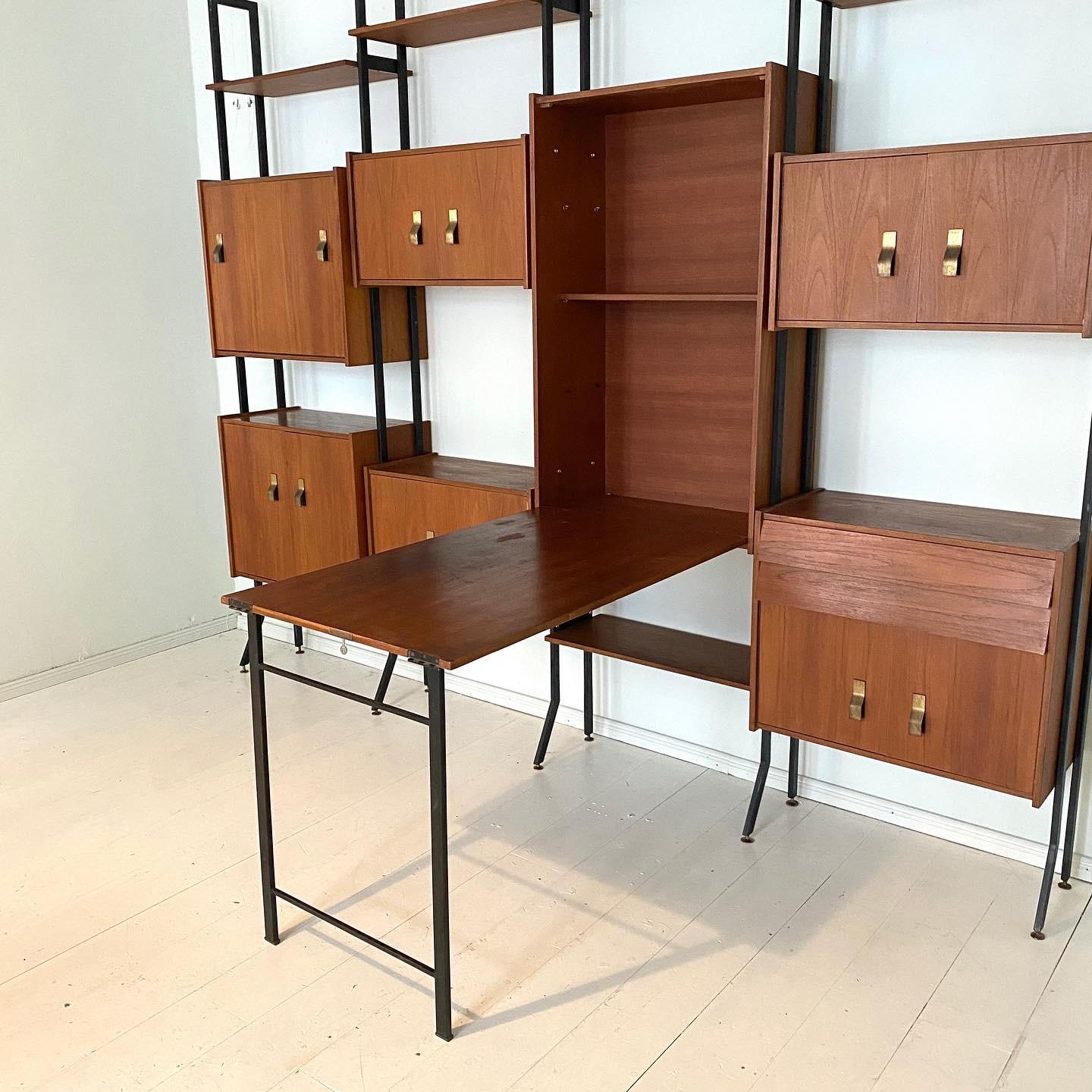 Lacquered Mid Century Italian Wall Unit / Shelving System / Shelf in Teak and Metal, 1950s