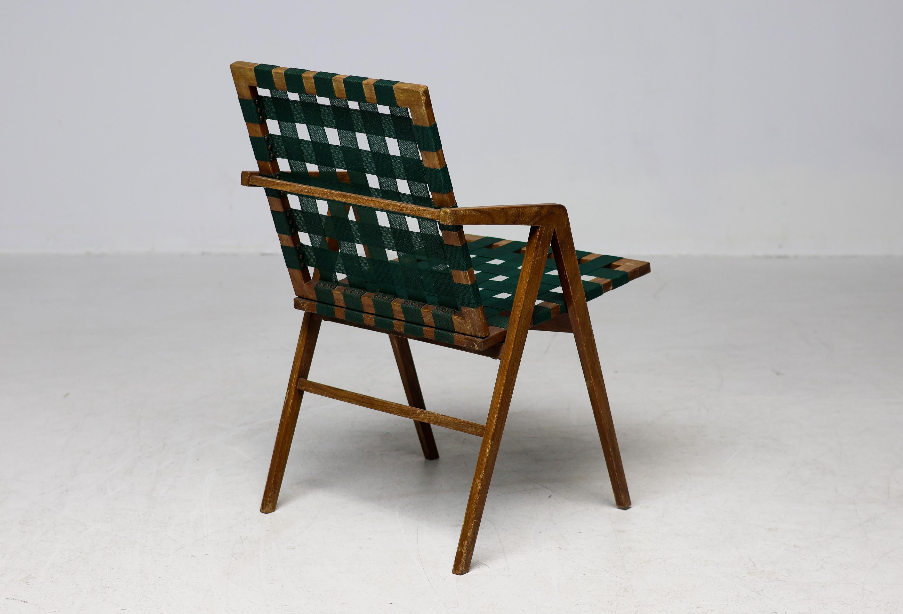 Mid-Century Italian Walnut Armchair with Webbing, in the Style of Franco Albini In Good Condition For Sale In Dronten, NL