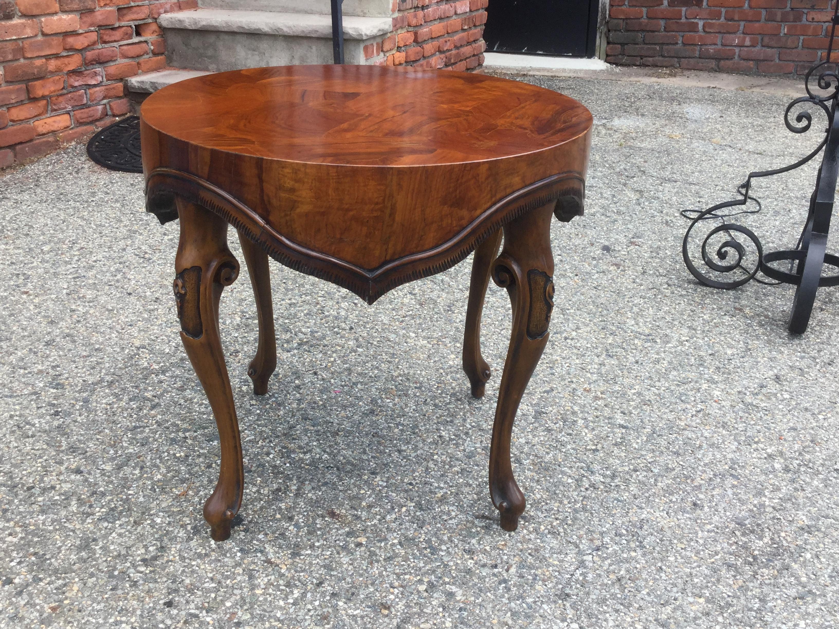 Midcentury Italian Walnut Round Side Table In Good Condition For Sale In Livingston, NJ