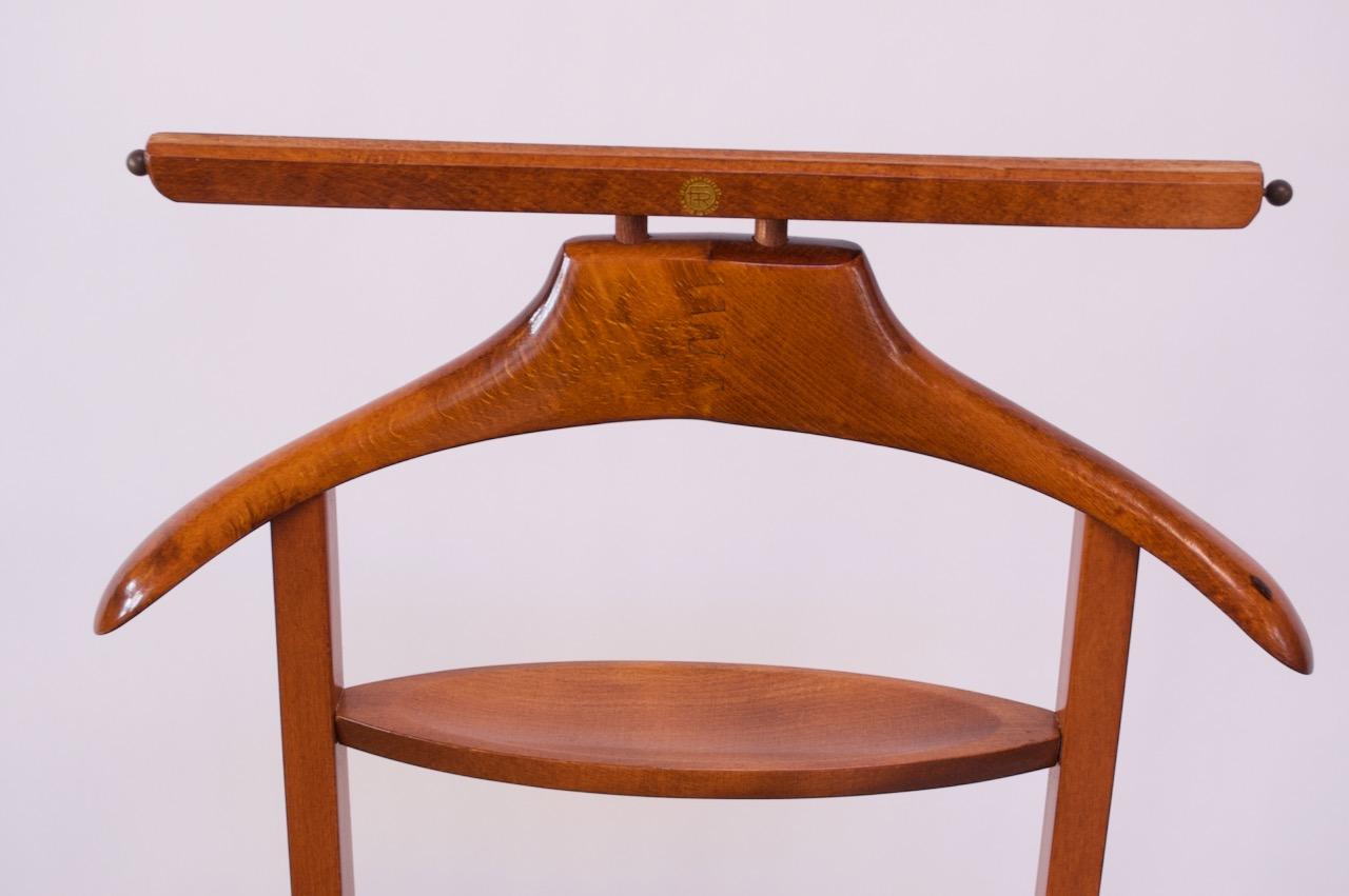 Mid-20th Century Midcentury Italian Walnut Valet by Fratelli Reguitti in the Style of Ico Parisi