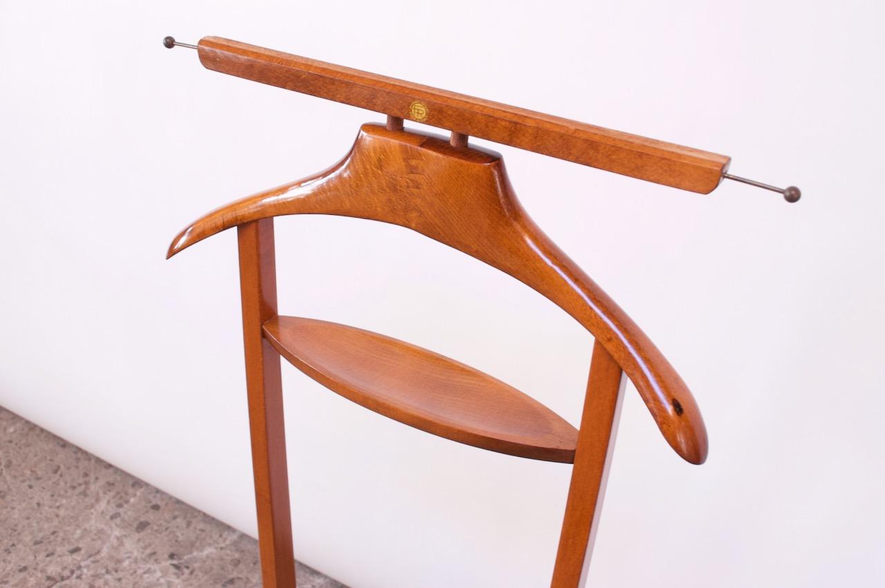 Midcentury Italian Walnut Valet by Fratelli Reguitti in the Style of Ico Parisi 1