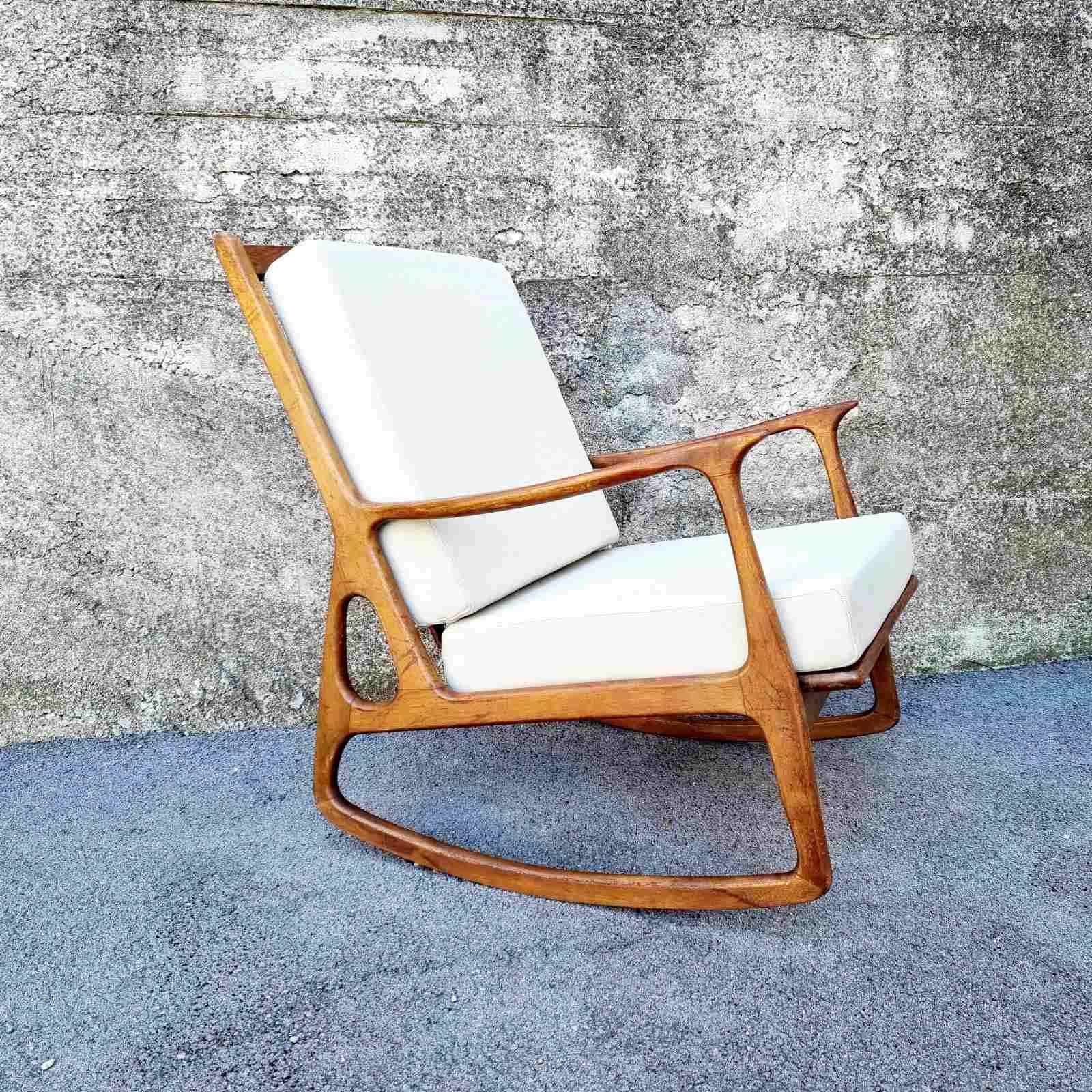 Mid Century Italian Walnut Wood Rocking Chair, Italy 60s 2