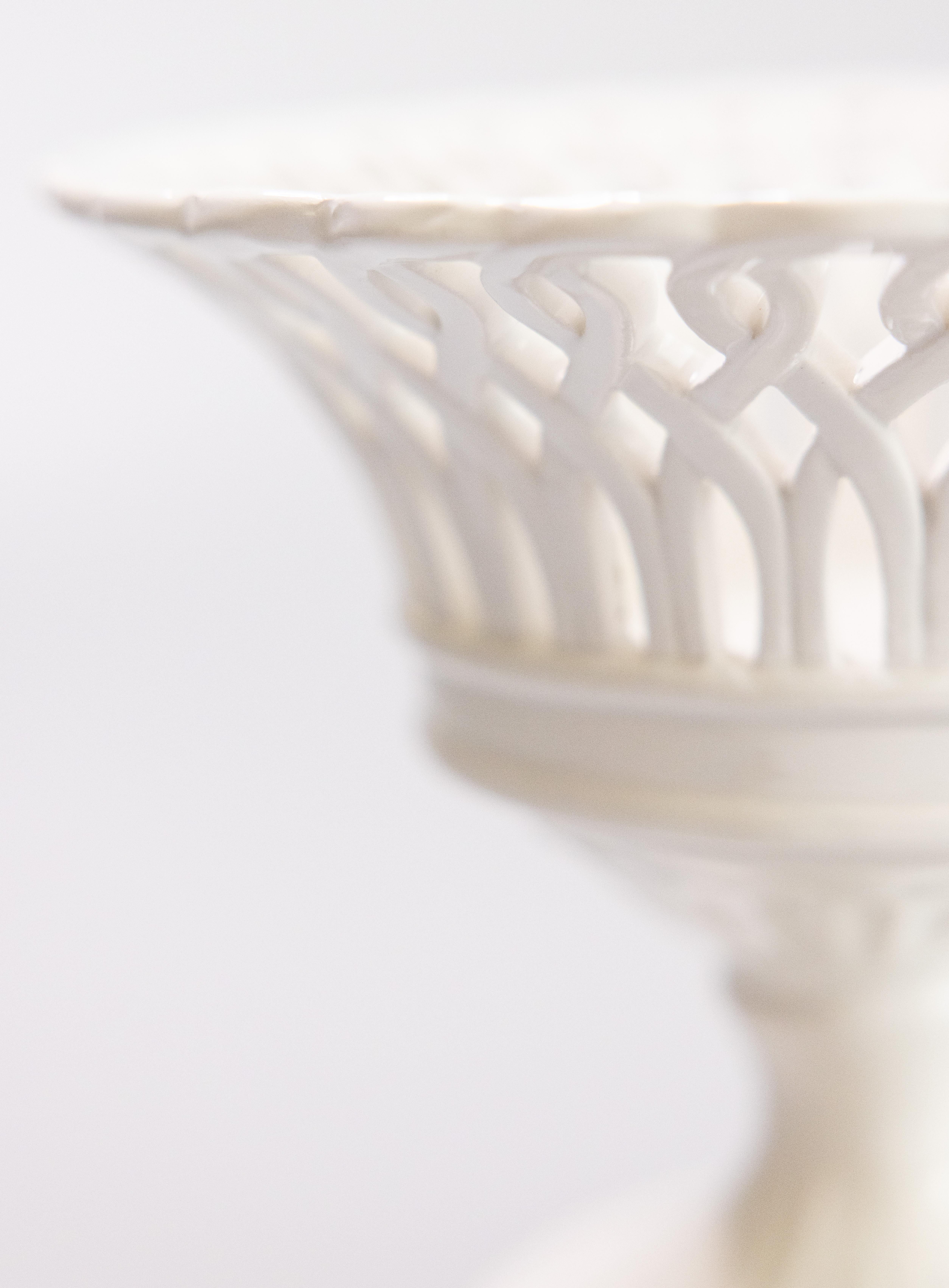 Compotier italien du milieu du siècle en porcelaine blanche Blanc De Chine en vente 1