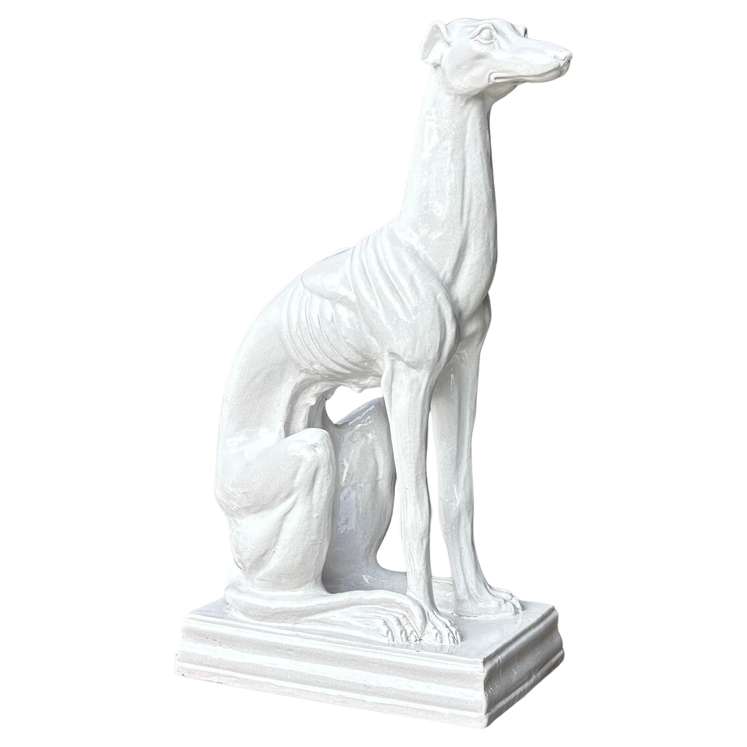 Escultura italiana de cerámica blanca de galgo de mediados de siglo