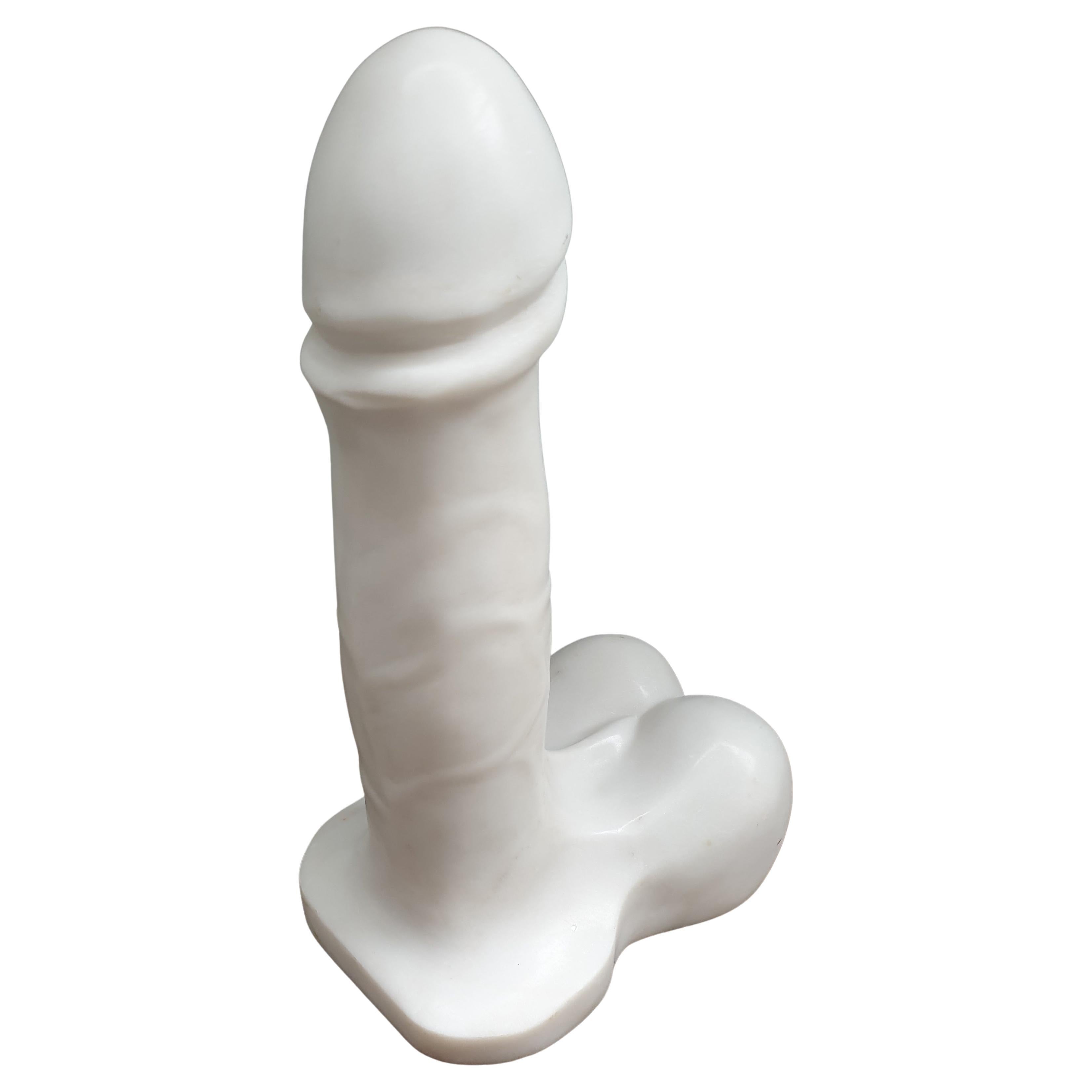 Italienische erotische Skulptur aus weißem Marmor aus der Mitte des Jahrhunderts im Angebot