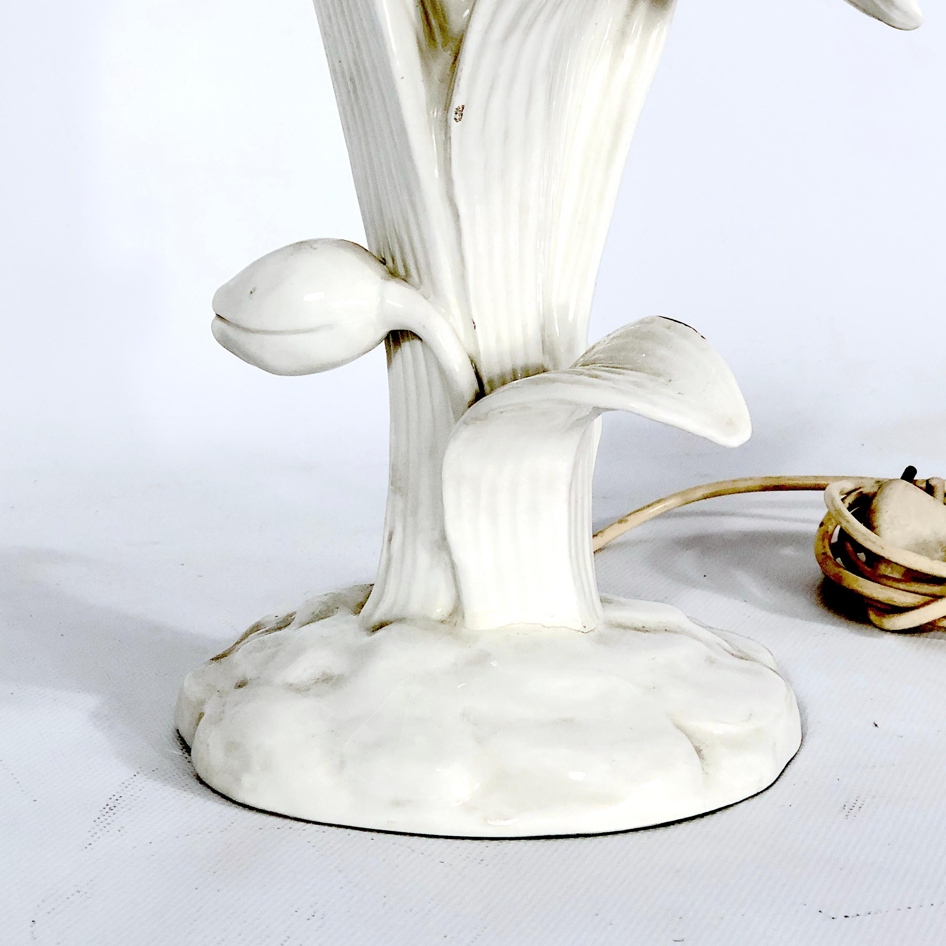 20th Century Mid-century Italian White Porcelain table lamp from 30s For Sale