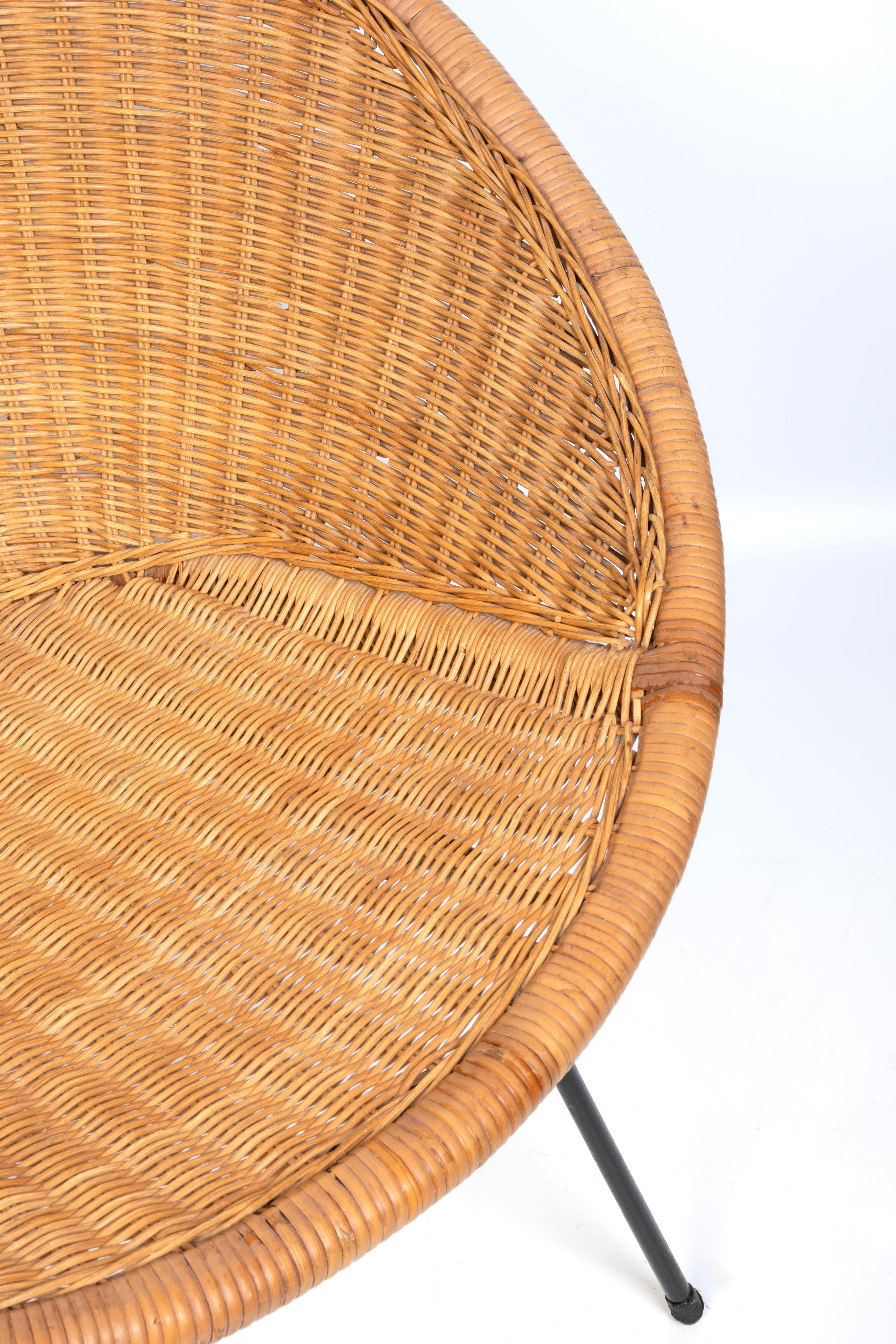 Chaise longue italienne du milieu du siècle en osier et en fer, C.1960 en vente 4
