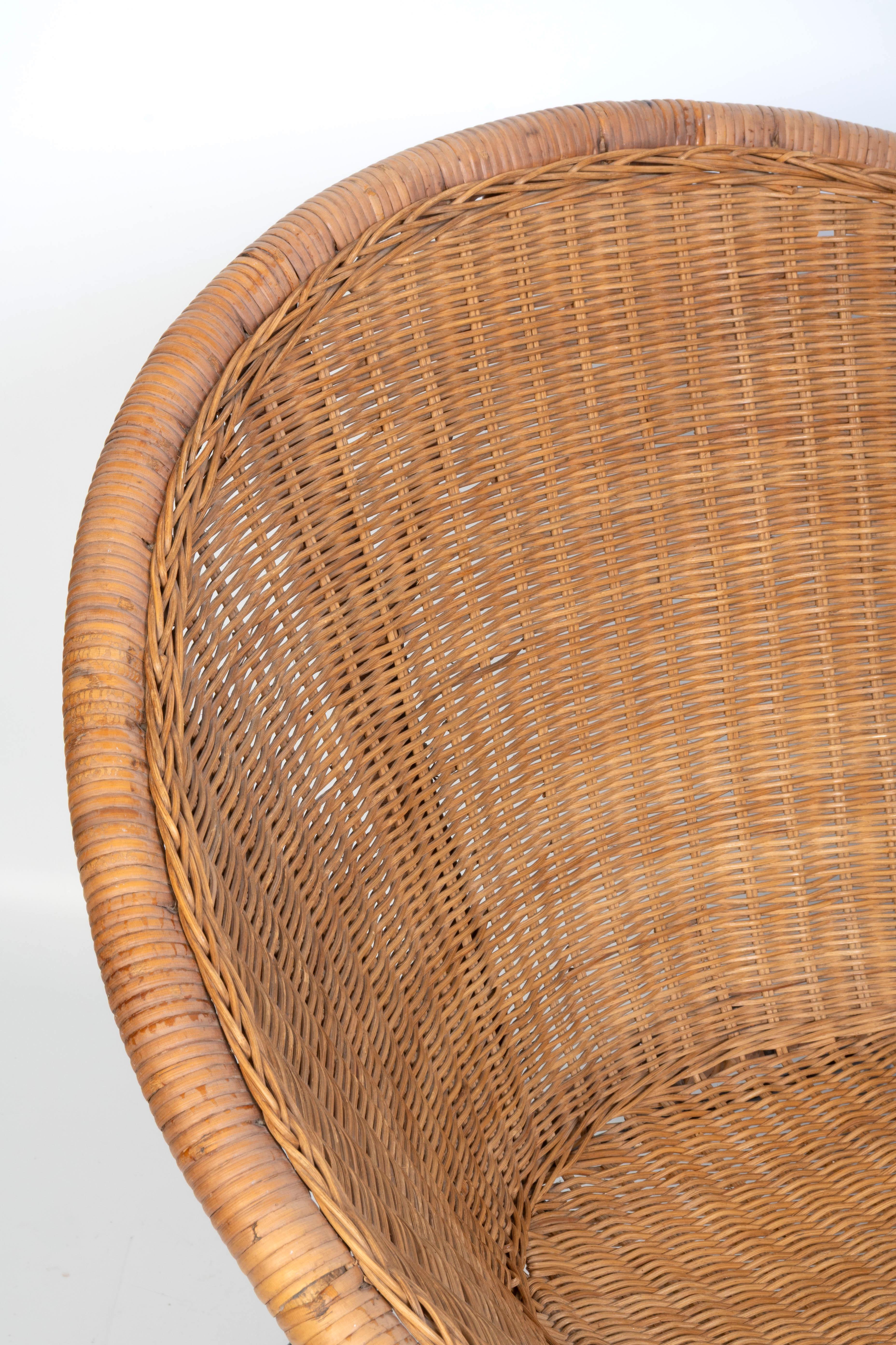 Chaise longue italienne du milieu du siècle en osier et en fer, C.1960 en vente 6