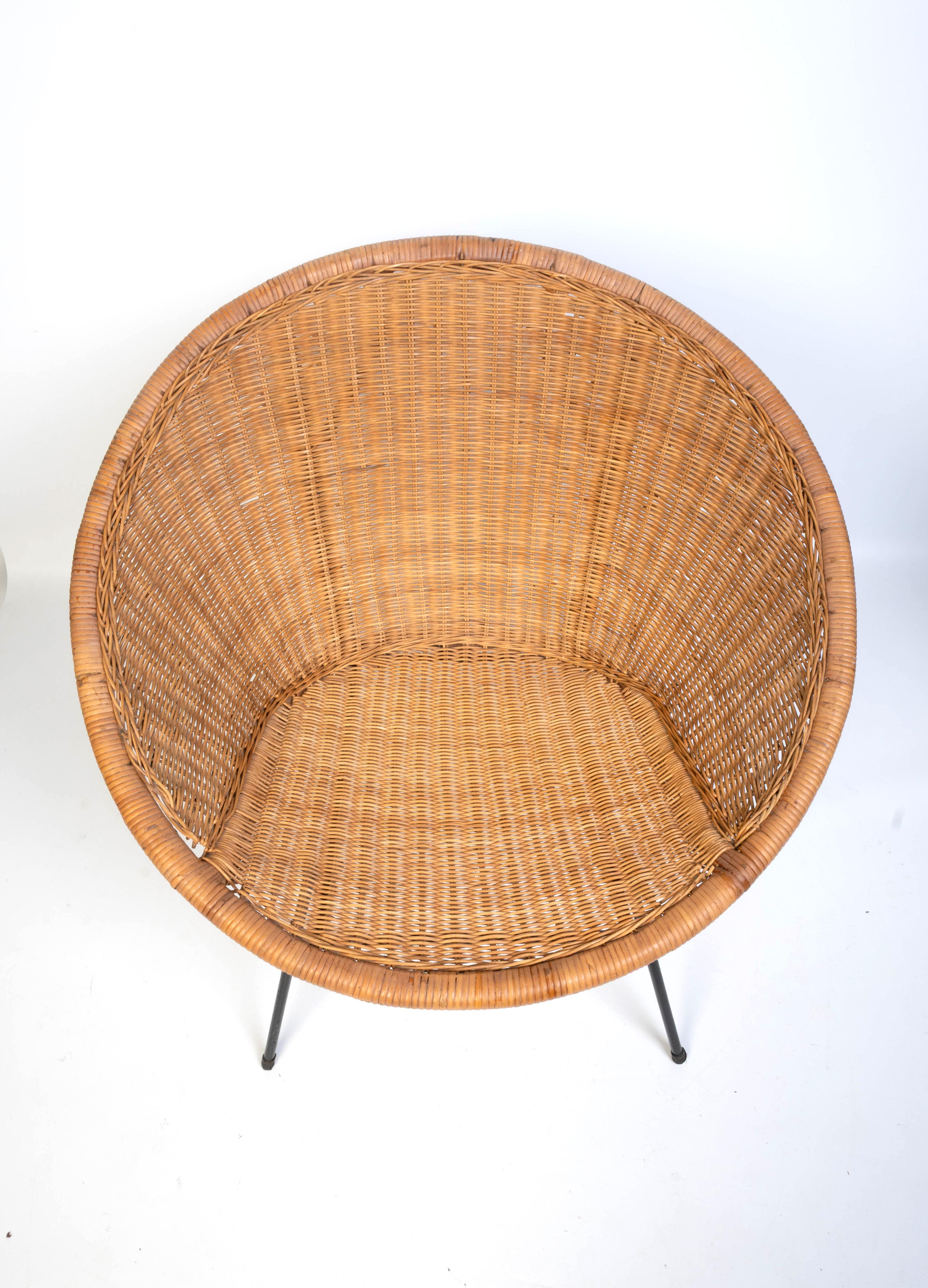 Chaise longue italienne du milieu du siècle en osier et en fer, C.1960 en vente 7