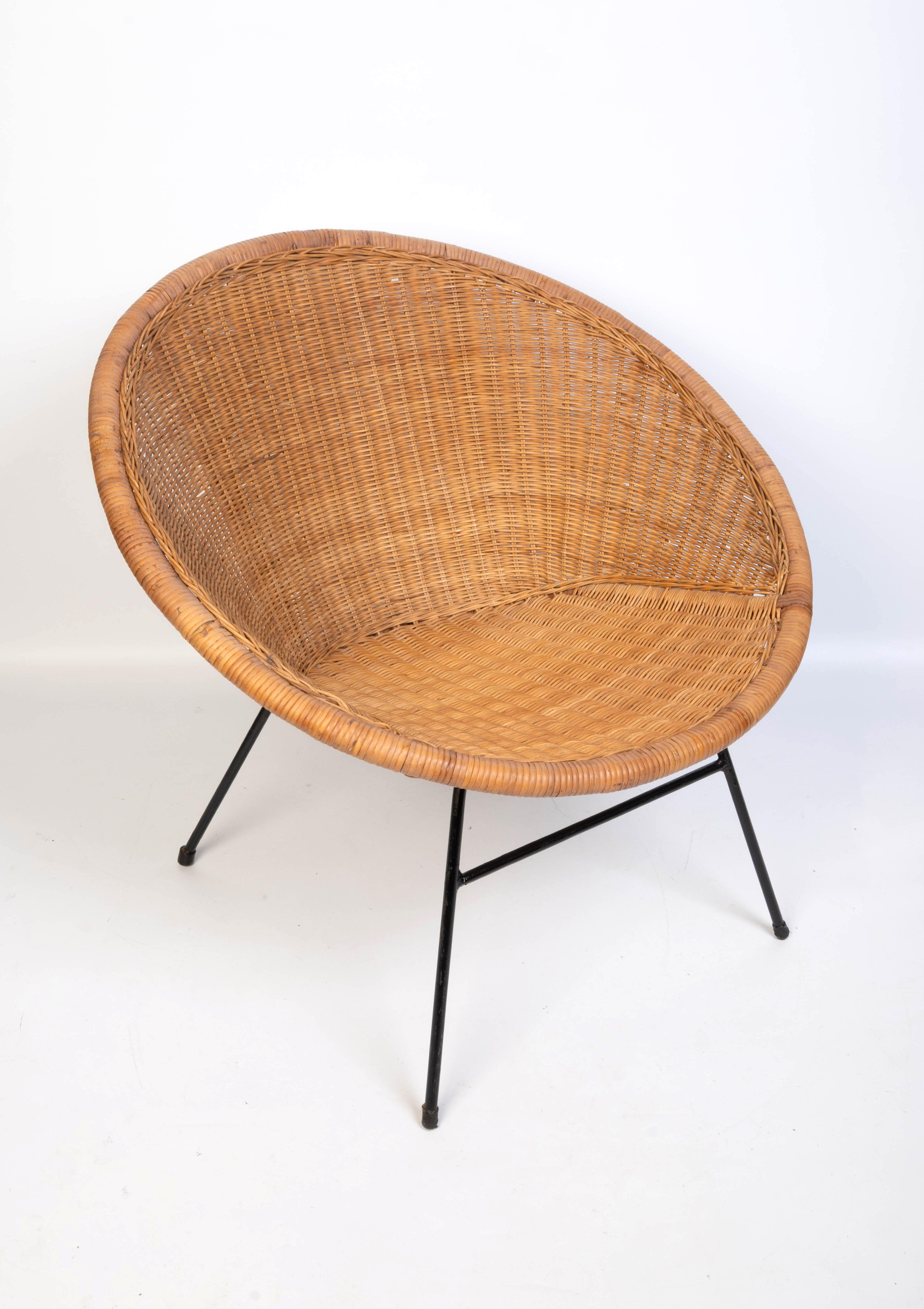 Chaise longue italienne du milieu du siècle en osier et en fer, C.1960

En très bon état, compte tenu de son âge.

Veuillez envoyer un message pour obtenir un devis d'expédition précis.