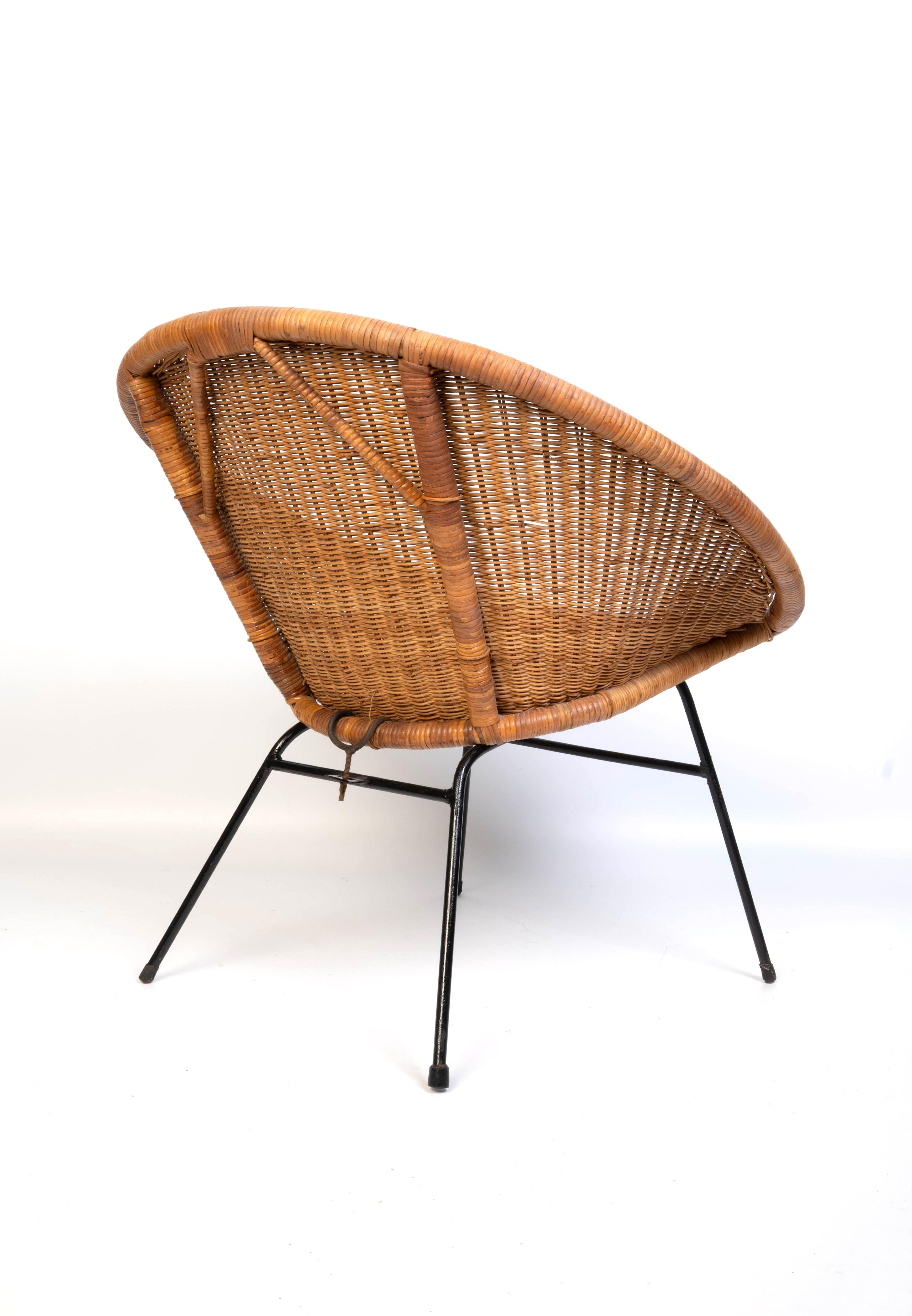 Chaise longue italienne du milieu du siècle en osier et en fer, C.1960 en vente 2