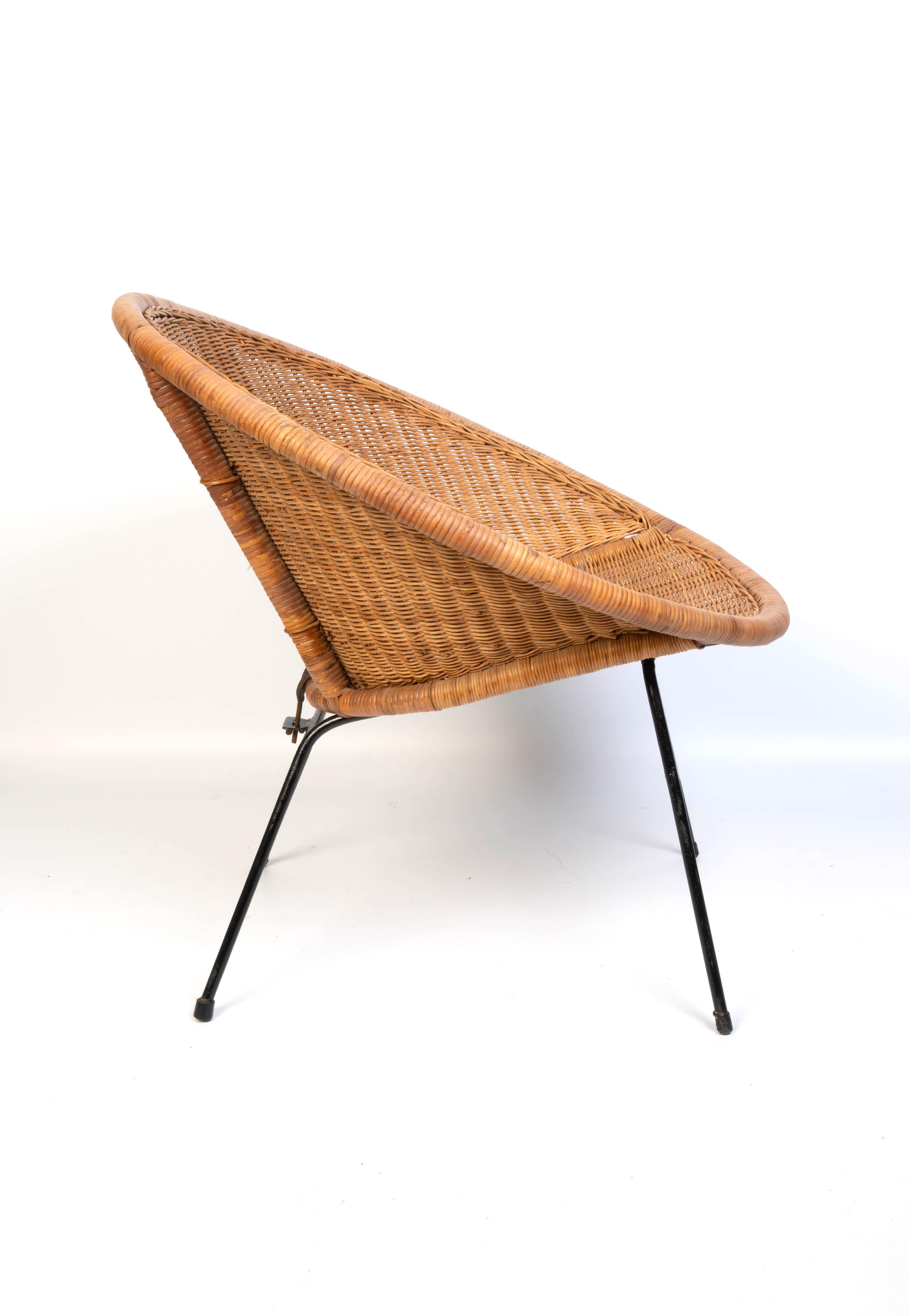 Chaise longue italienne du milieu du siècle en osier et en fer, C.1960 en vente 3