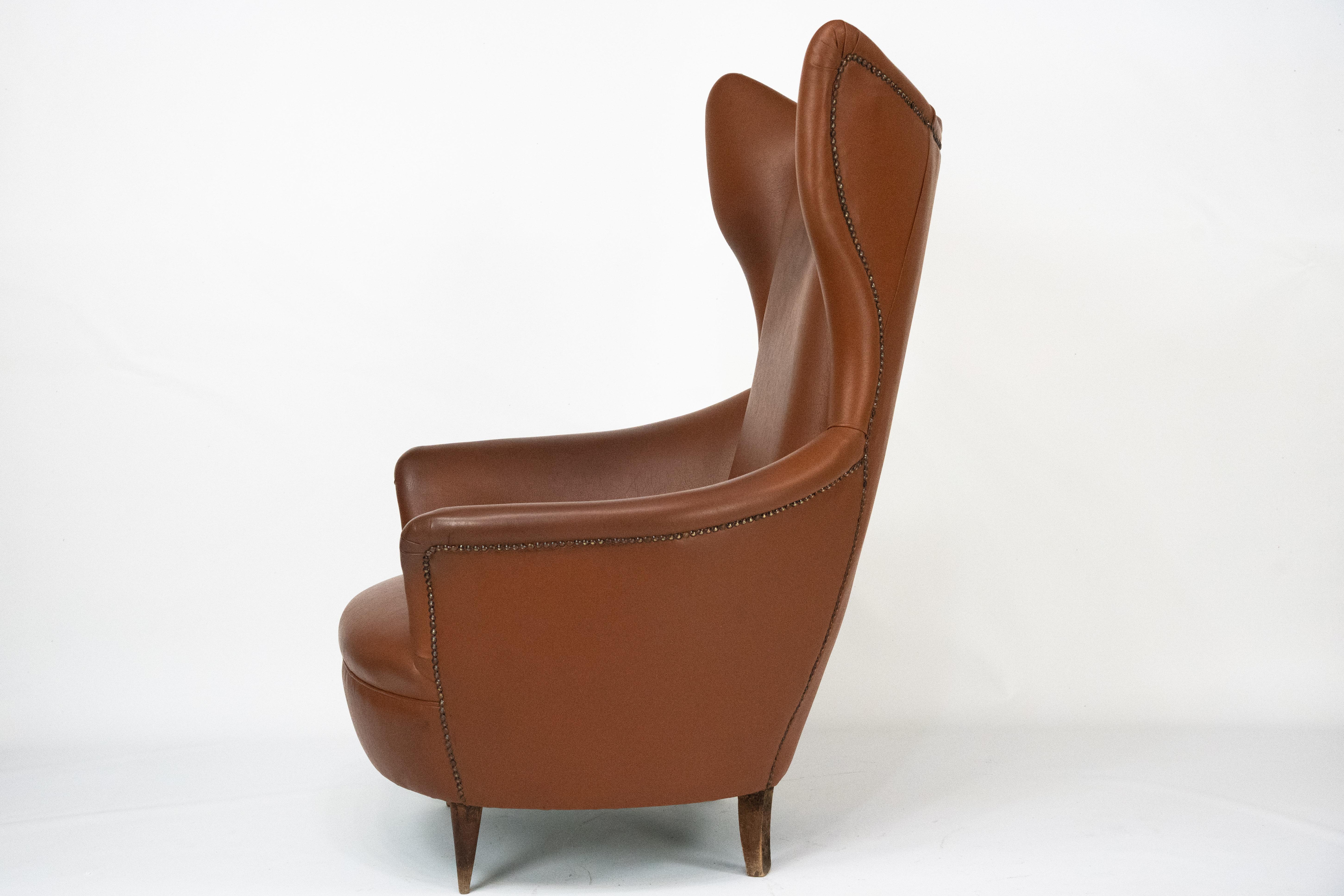 Fauteuil à dossier en simili-cuir, Italie du milieu du siècle, 1950 en vente 3