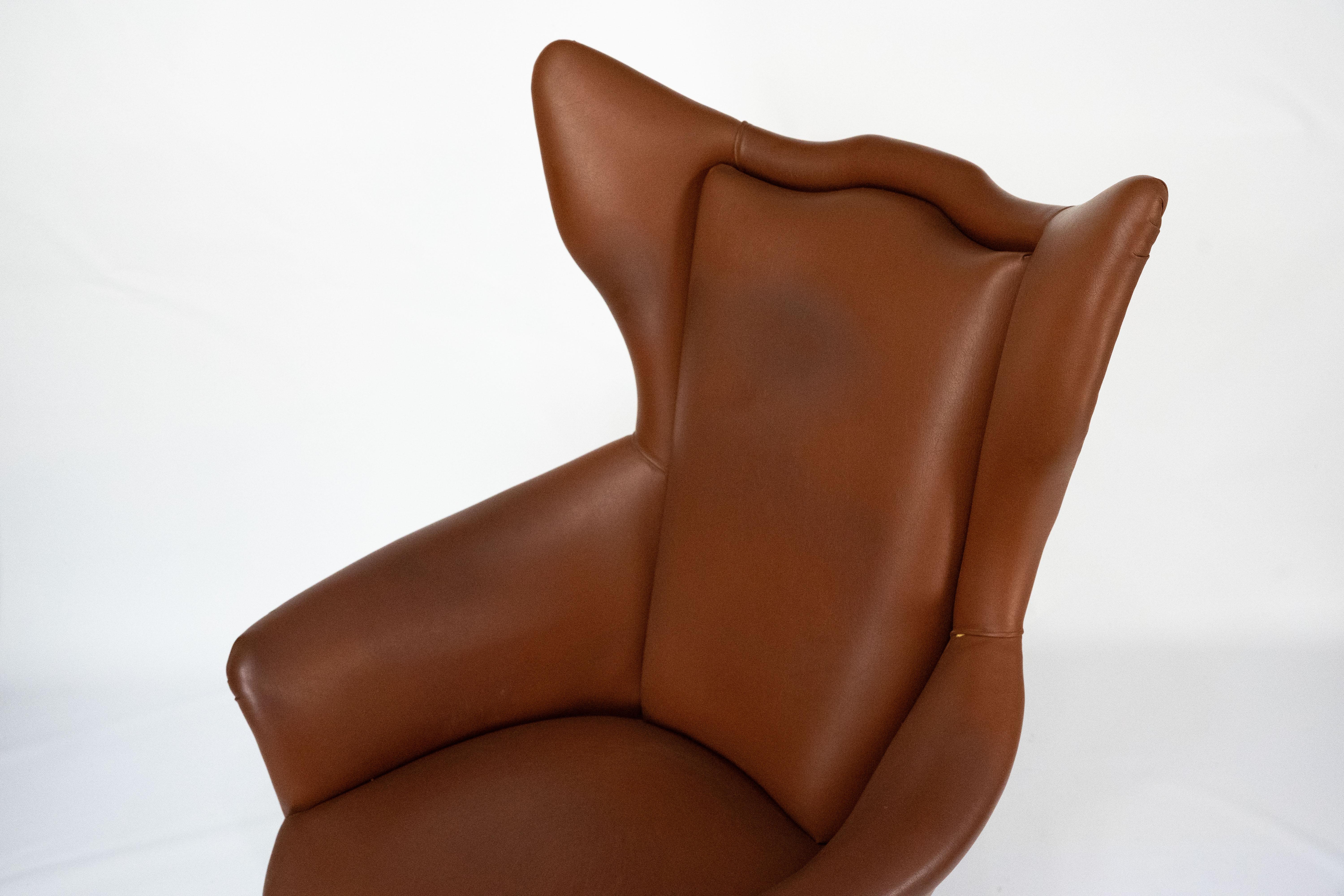 Fauteuil à dossier en simili-cuir, Italie du milieu du siècle, 1950 en vente 5