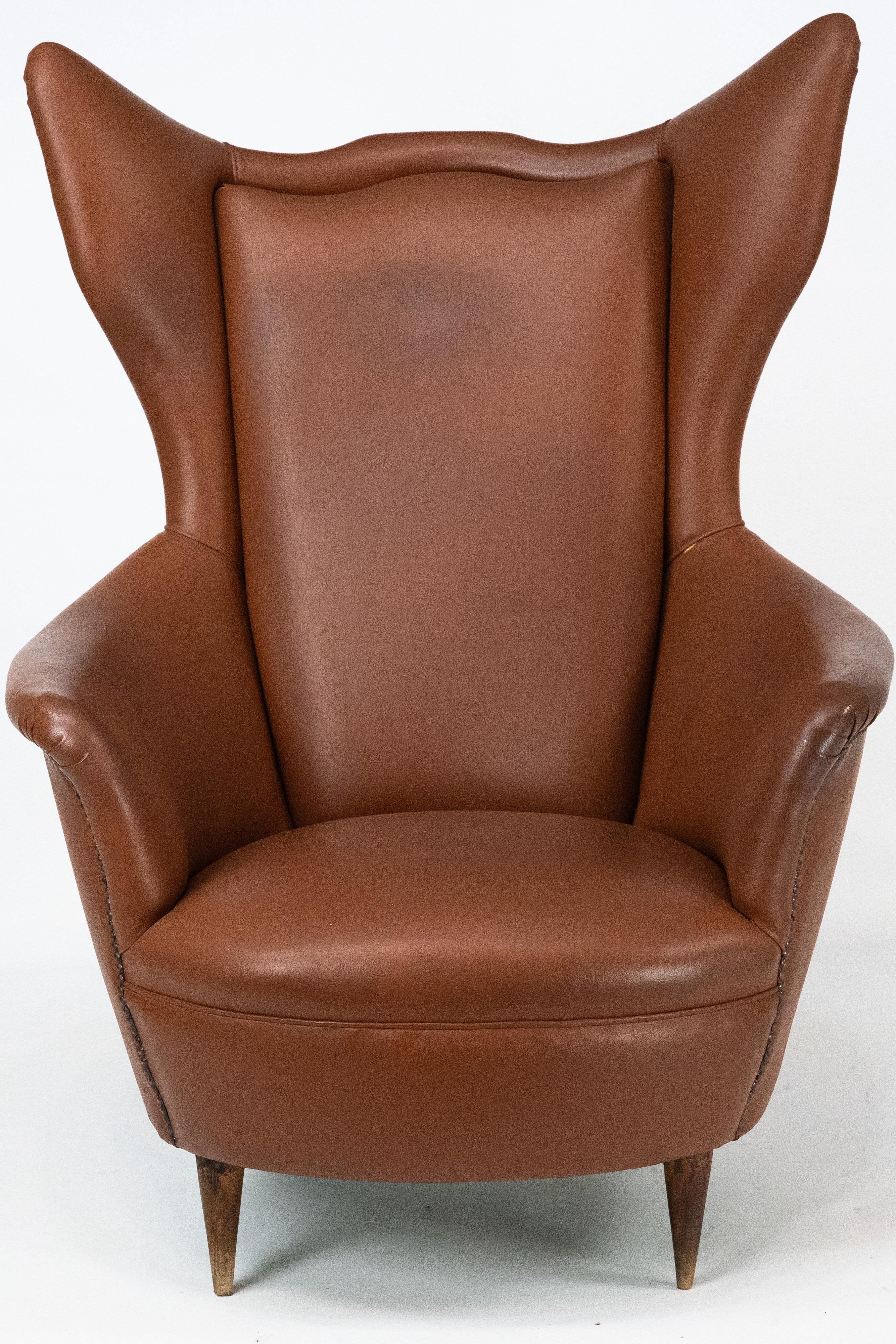 Fauteuil à dossier en simili-cuir, Italie du milieu du siècle, 1950 en vente 6