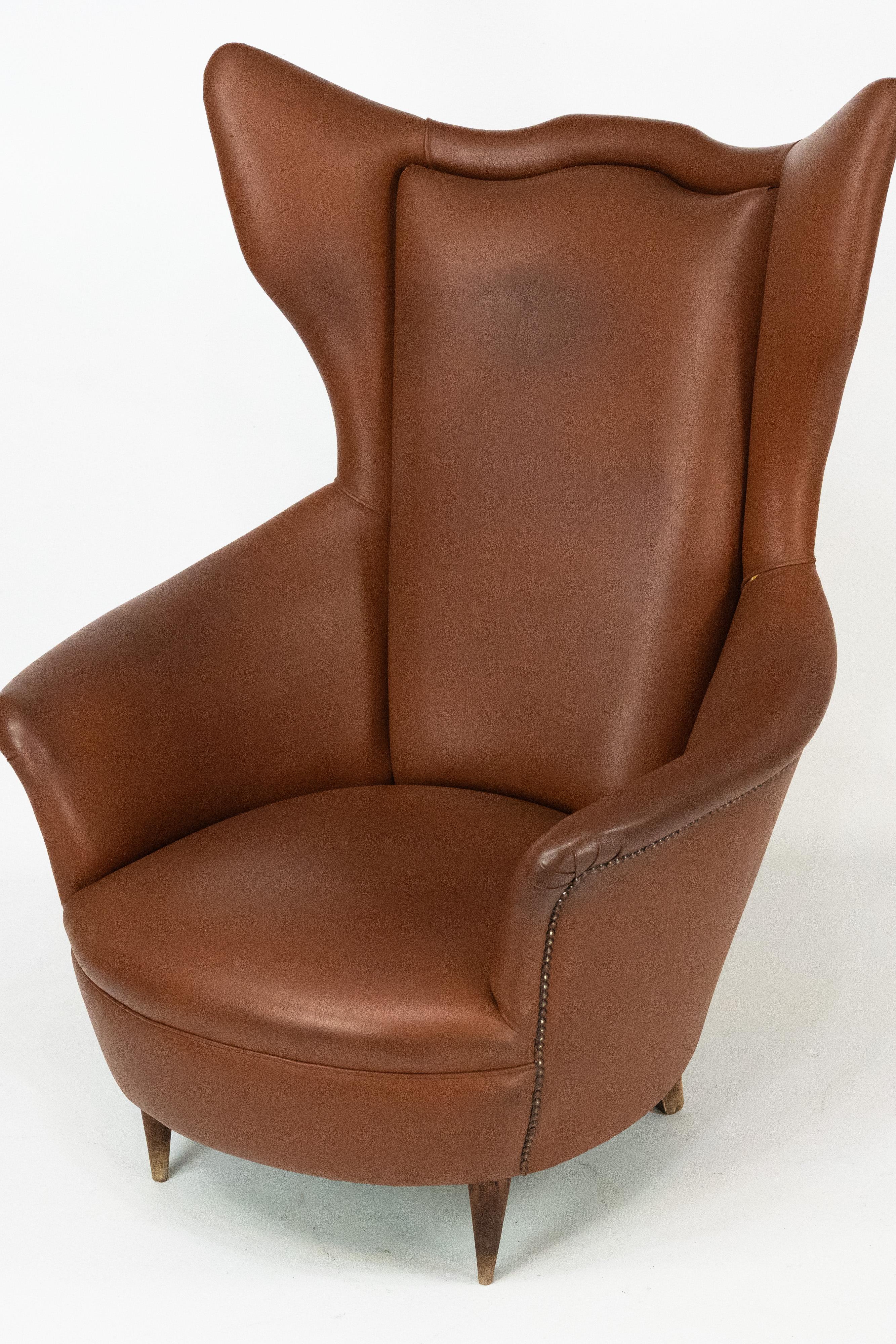 italien Fauteuil à dossier en simili-cuir, Italie du milieu du siècle, 1950 en vente