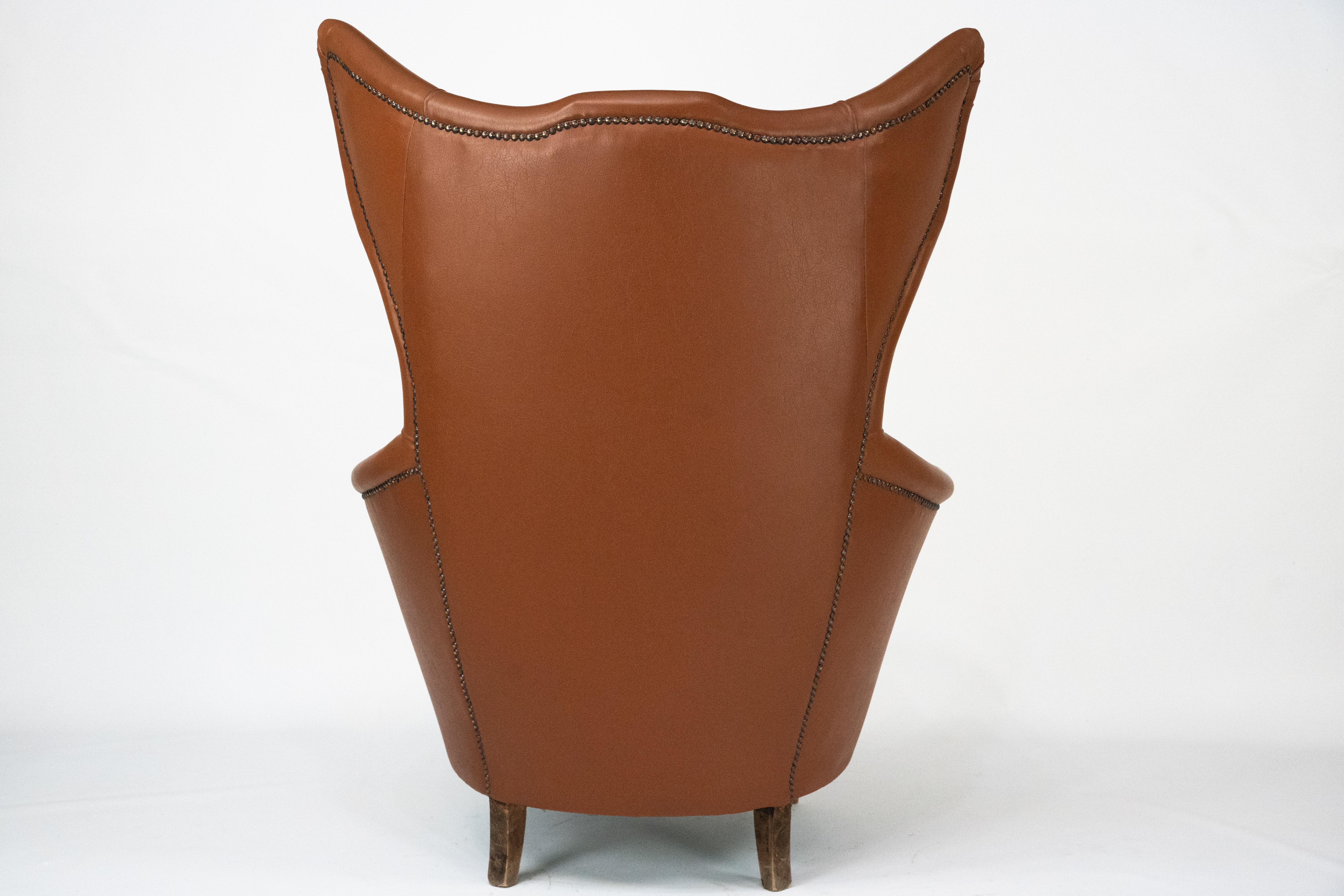 Fauteuil à dossier en simili-cuir, Italie du milieu du siècle, 1950 en vente 1