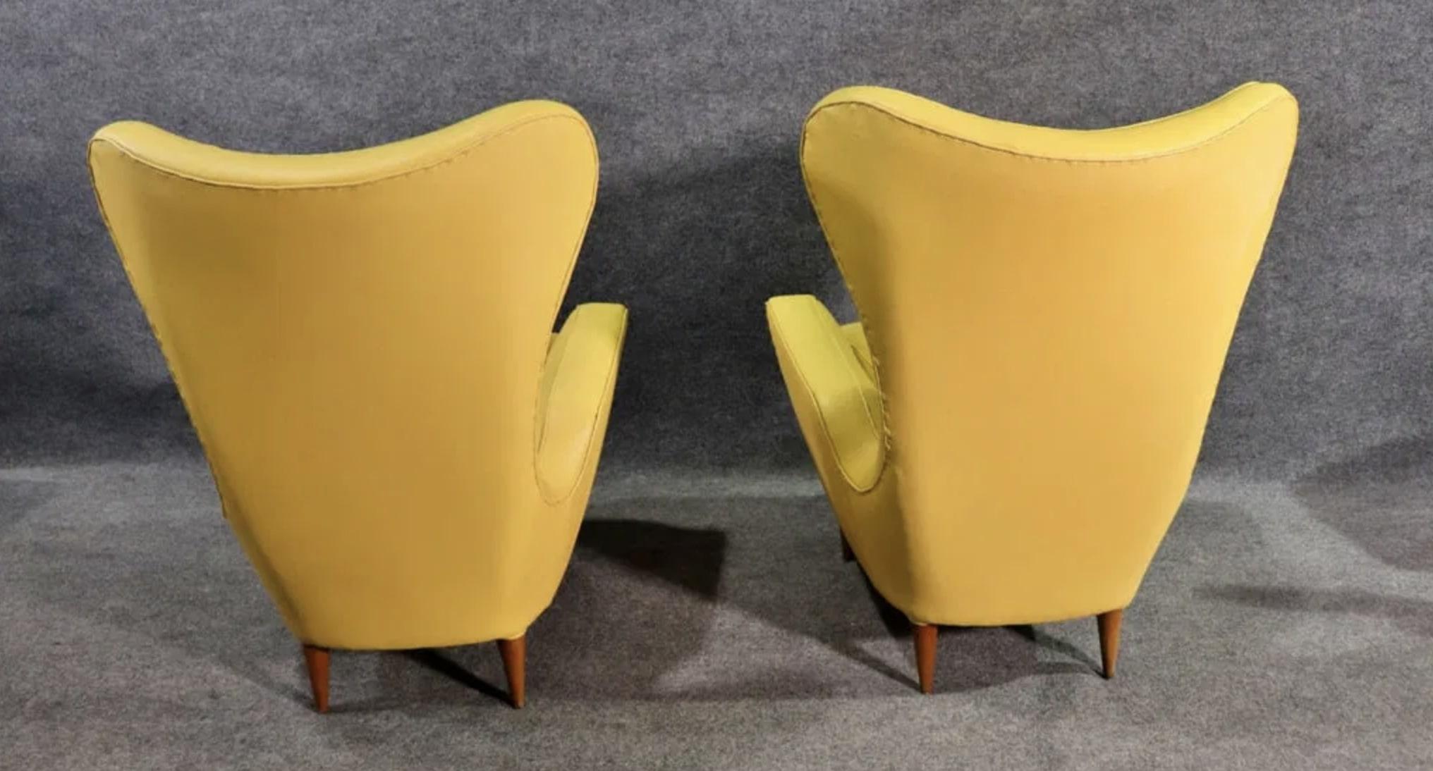 Sedie Wingback italiane di metà secolo In condizioni discrete in vendita a Brooklyn, NY