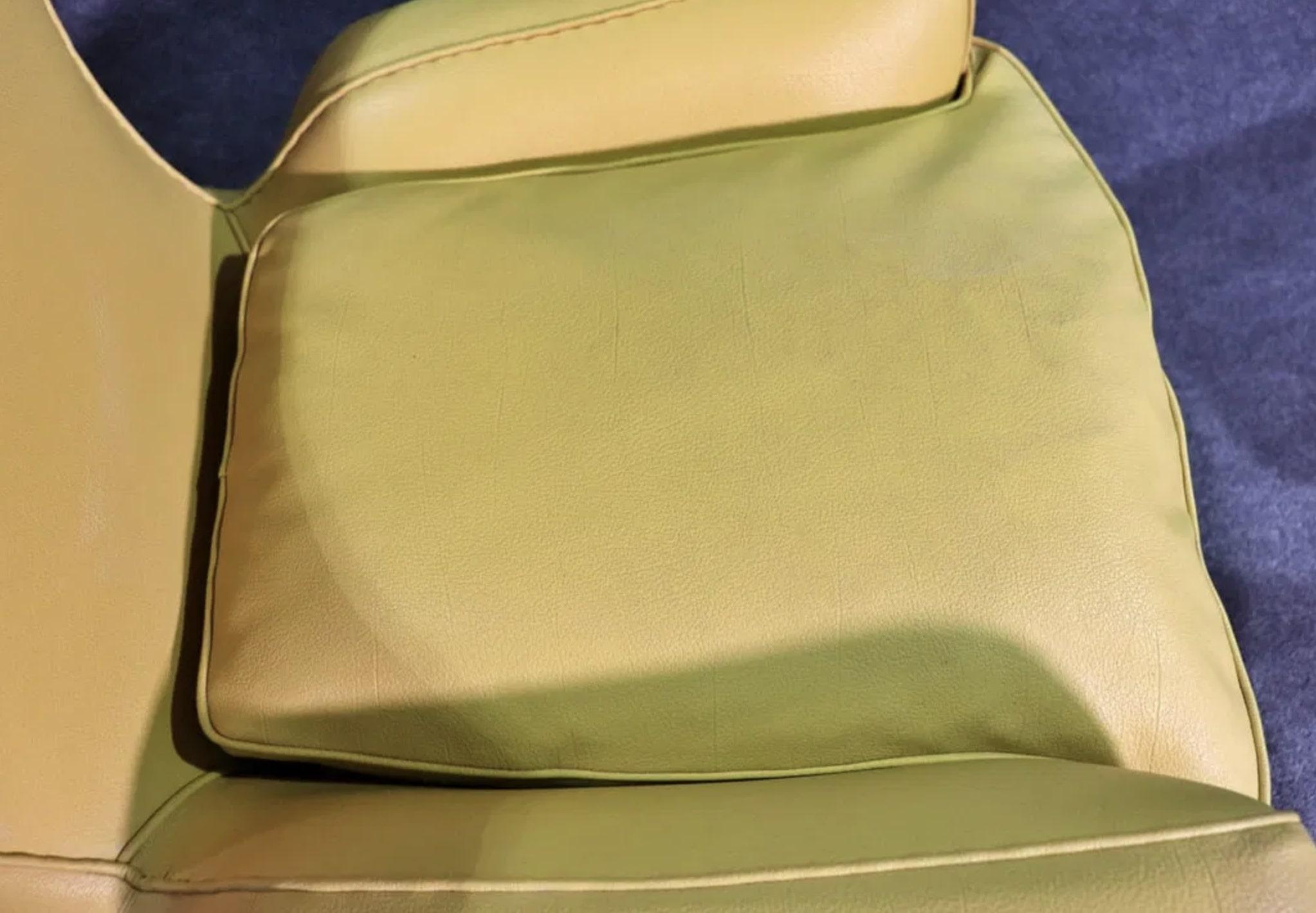 Pelle Sedie Wingback italiane di metà secolo in vendita