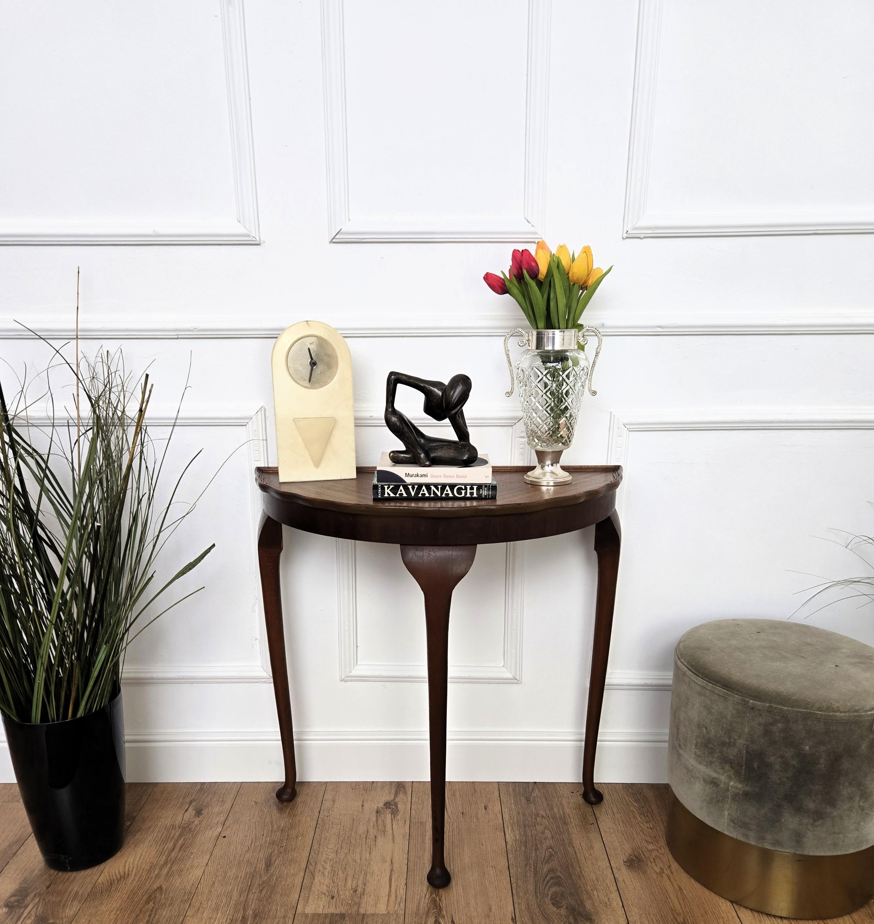 Very elegant and refined Italian Mid-Century Modern design console side table. Standing on three typically shaped wooden legs with the top decorated by the wooden vein veneer, this console has an extremely light and open aesthetics.